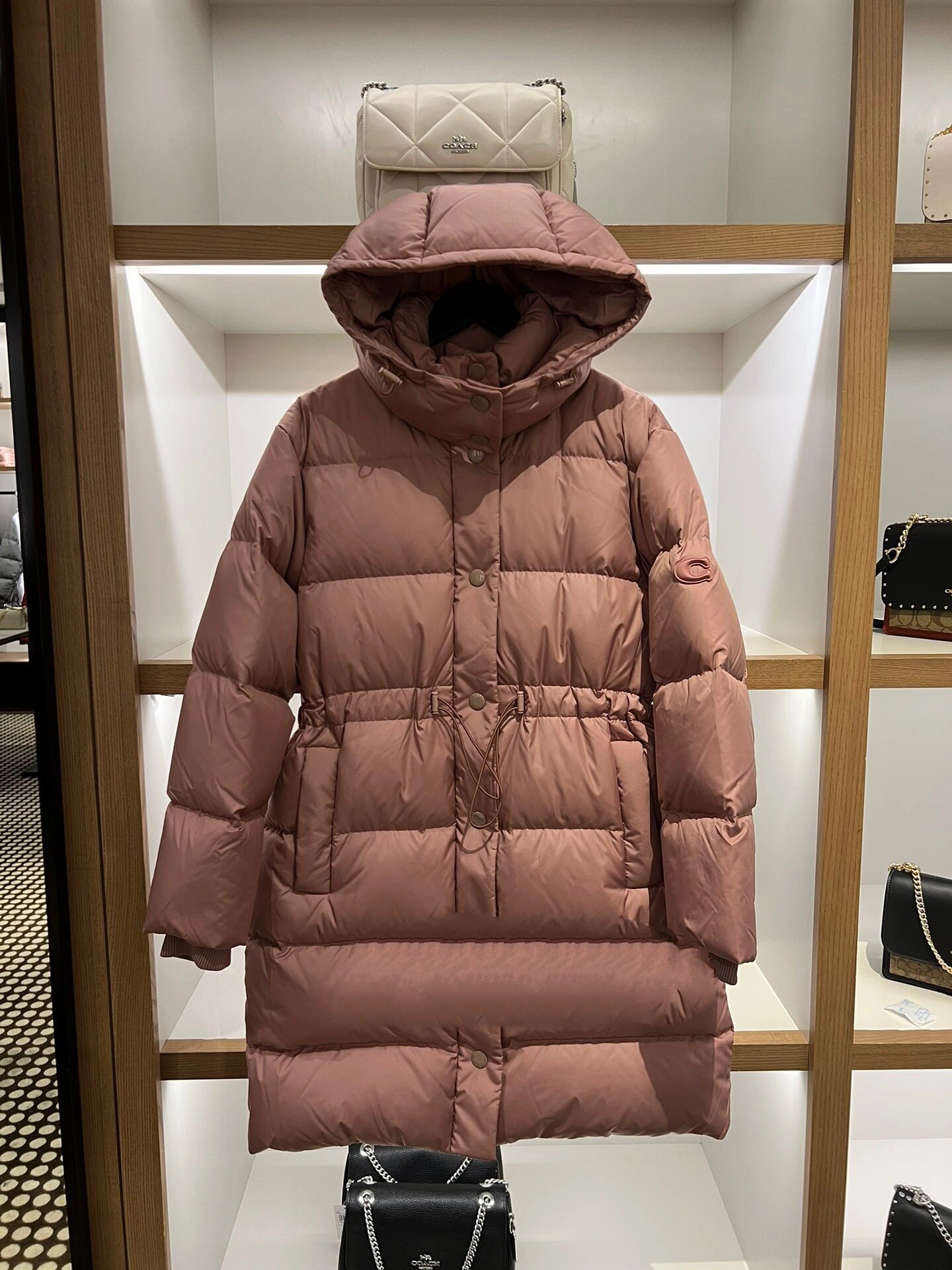 coach女士羽绒服 豆沙粉!coach女款中款羽绒服6015巨暖和!