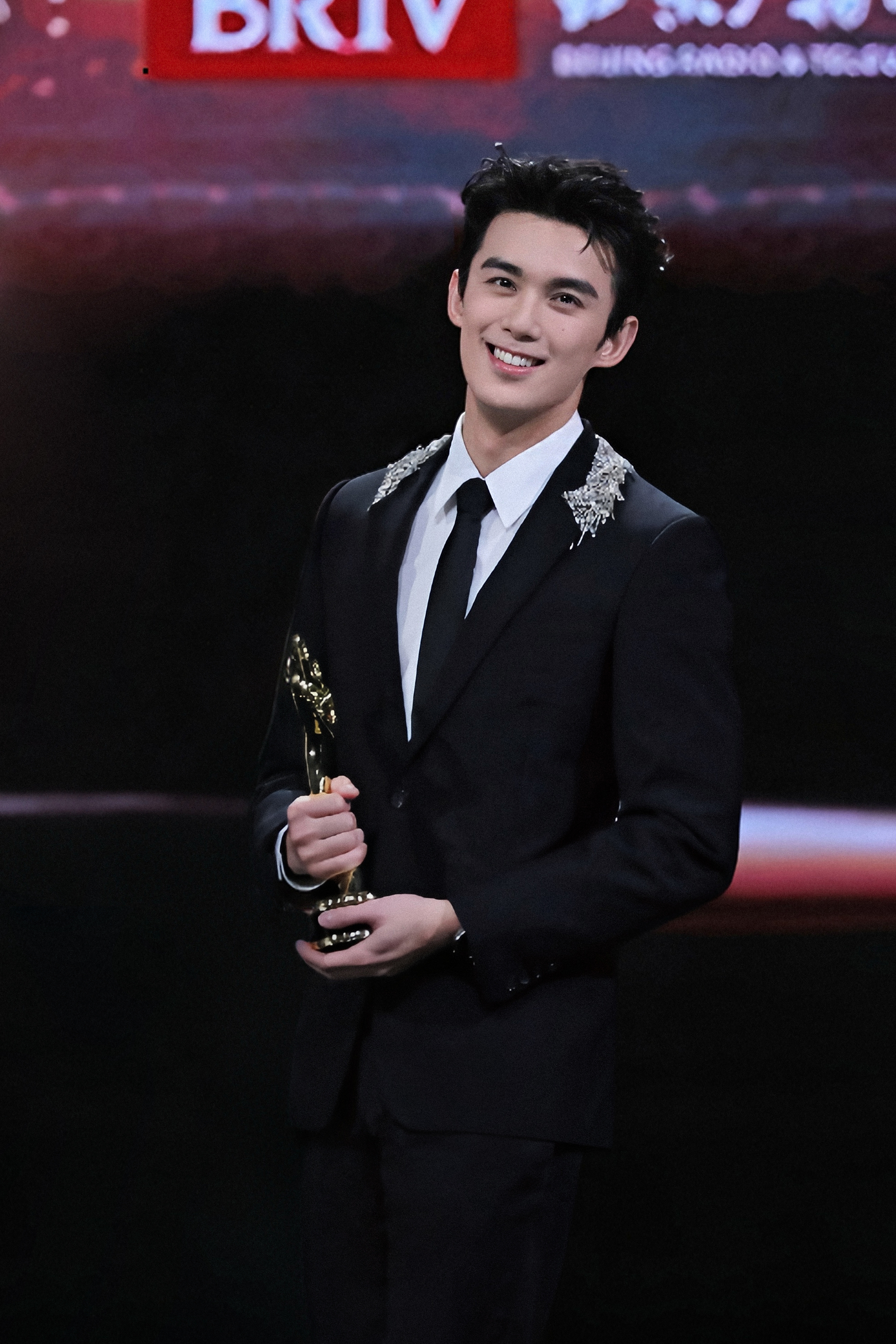 恭喜演员吴磊获得2024#微博之夜# "微博年度品质演员"荣誉,精于匠心