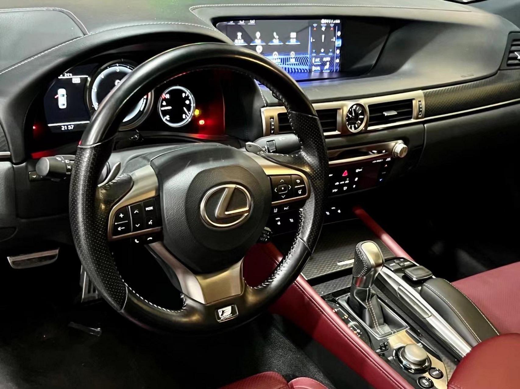 2018年雷克萨斯gs300-f sport ,配置led矩阵大灯 记忆座椅 座椅加热