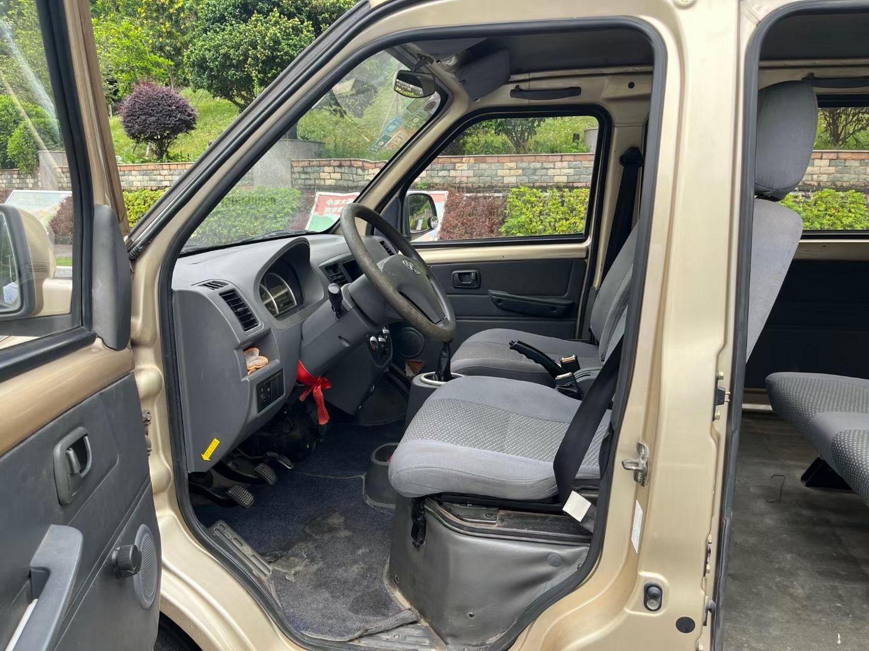 北汽威旺307加长版,2016年4月上牌,1.2l排量7座,新车裸车价5.