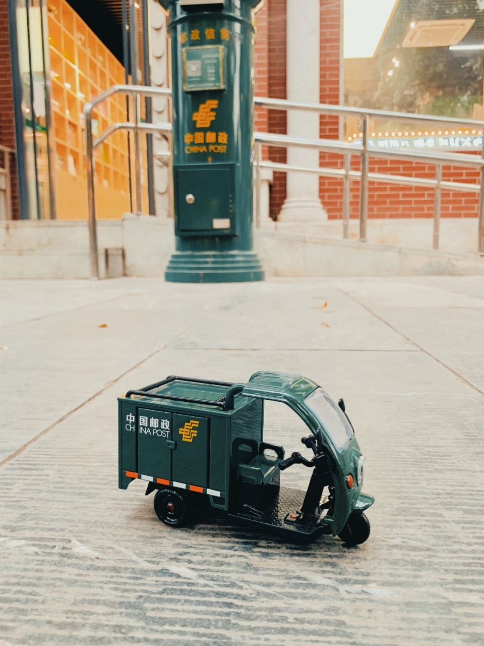 邮政快递三轮车模型 中国邮政快递,真的是哪里都能送到.