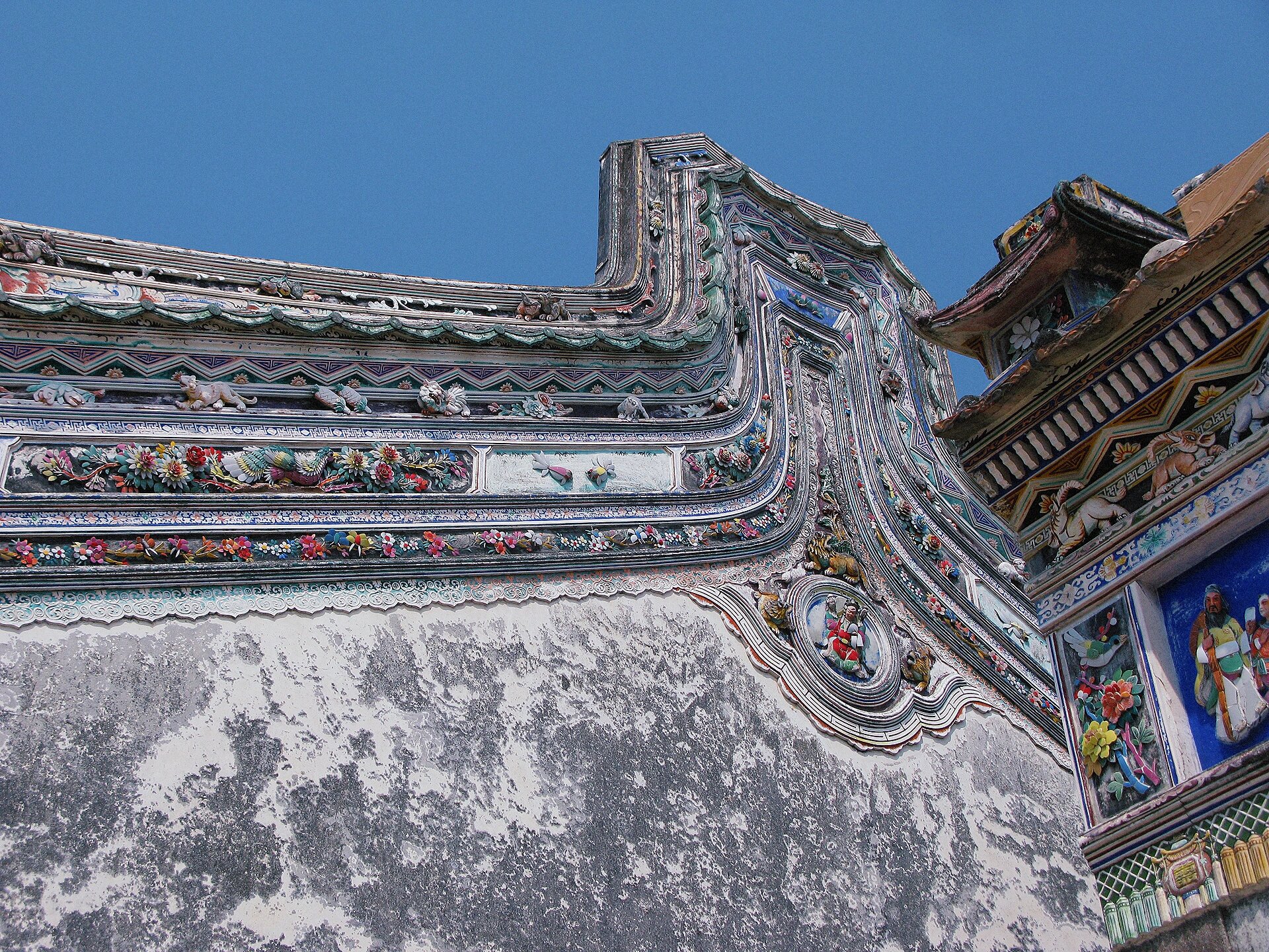 潮汕古建筑的"厝角头" 气势恢宏,高耸挺拔的"厝角头"是潮汕人认家的