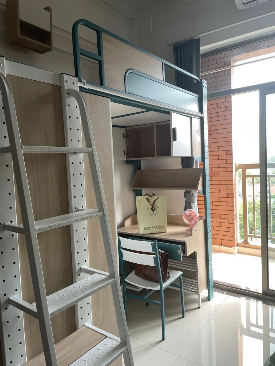 浙江农林大学暨阳学院新宿舍 这是学校的新宿舍楼, 学校更多的是老