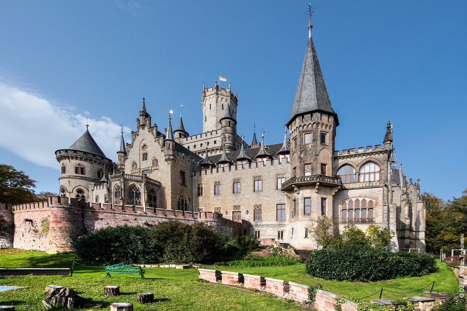 玛丽娅城堡(schloss marienburg)堪称是一座真爱殿堂,玛莉娅王后和