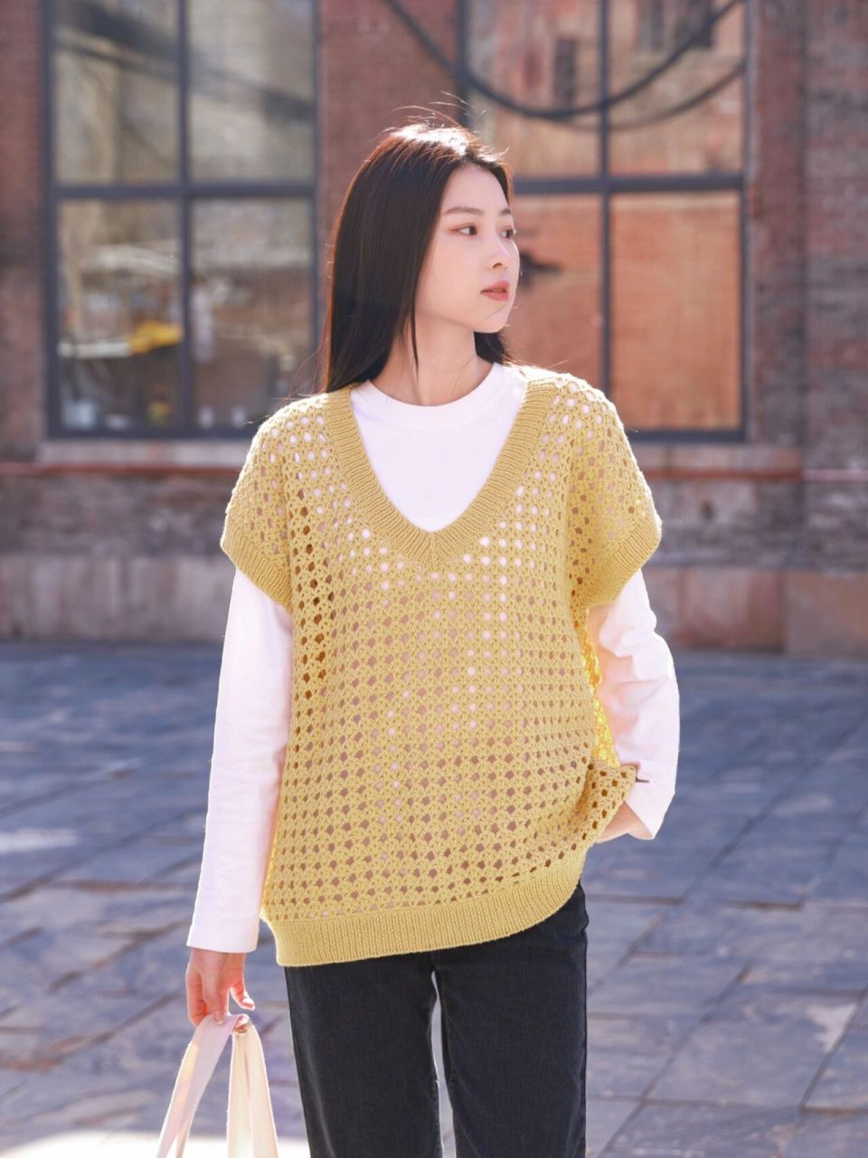 毛儿手作—初暖v领镂空背心{附图解} 00编织材料:十刻-竹雨 00