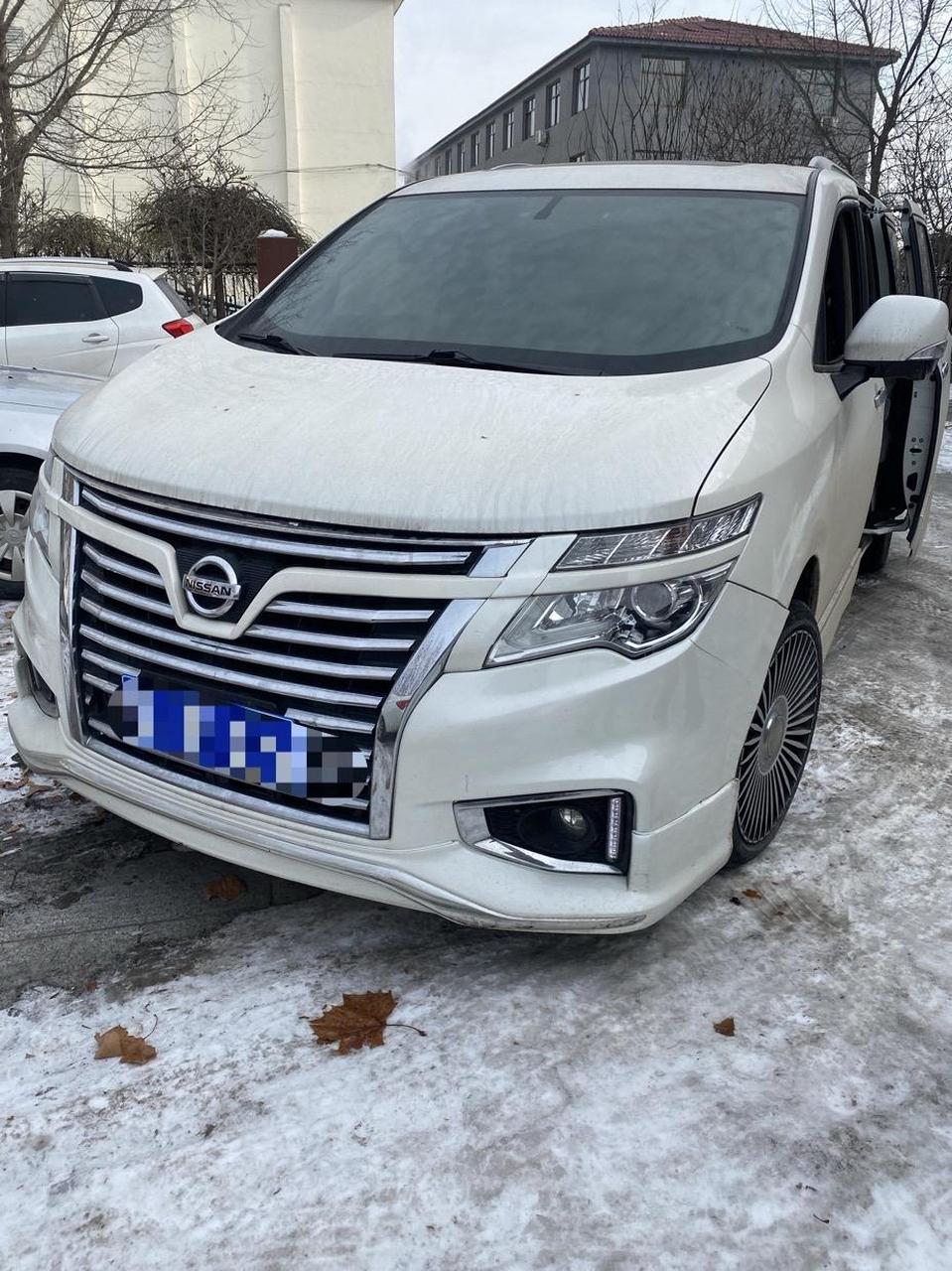 17年进口尼桑贵士sl,7座豪华商务车,移动大沙发将舒适体现到极致,3.