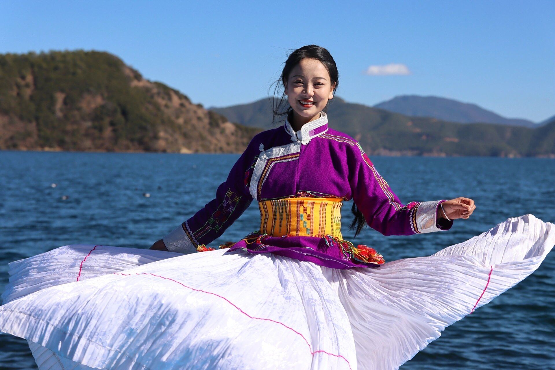 过期图|摩梭人民族服饰 1~5寒假回家和家人的合照 6~7侄儿成丁礼,"穿