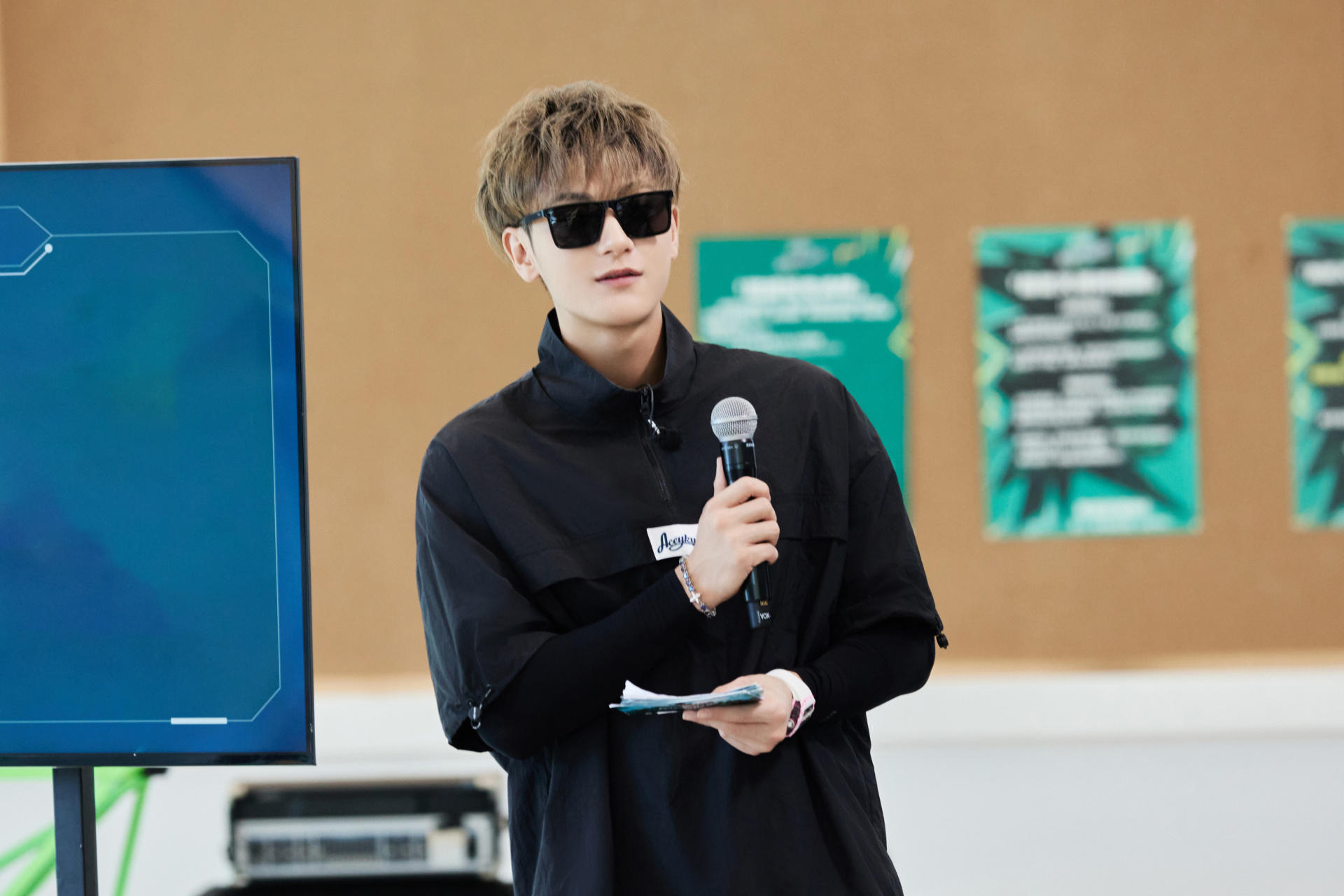 唐迪派对精彩继续,和@黄子韬 一起为舞台发电.