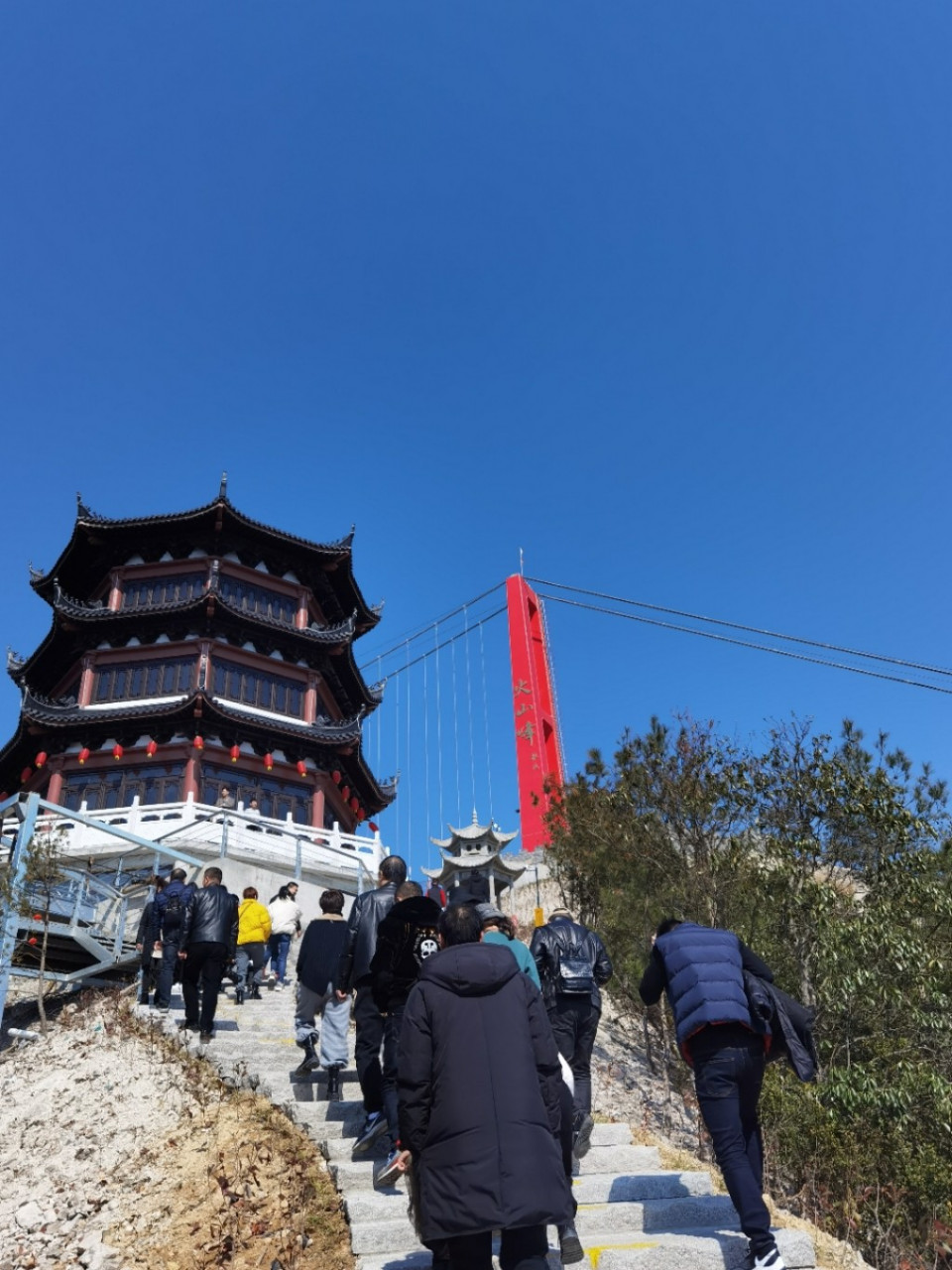 象山灵岩火山峰,玻璃桥中的王者!!! 灵岩火山峰位于象山县中坭村,景区