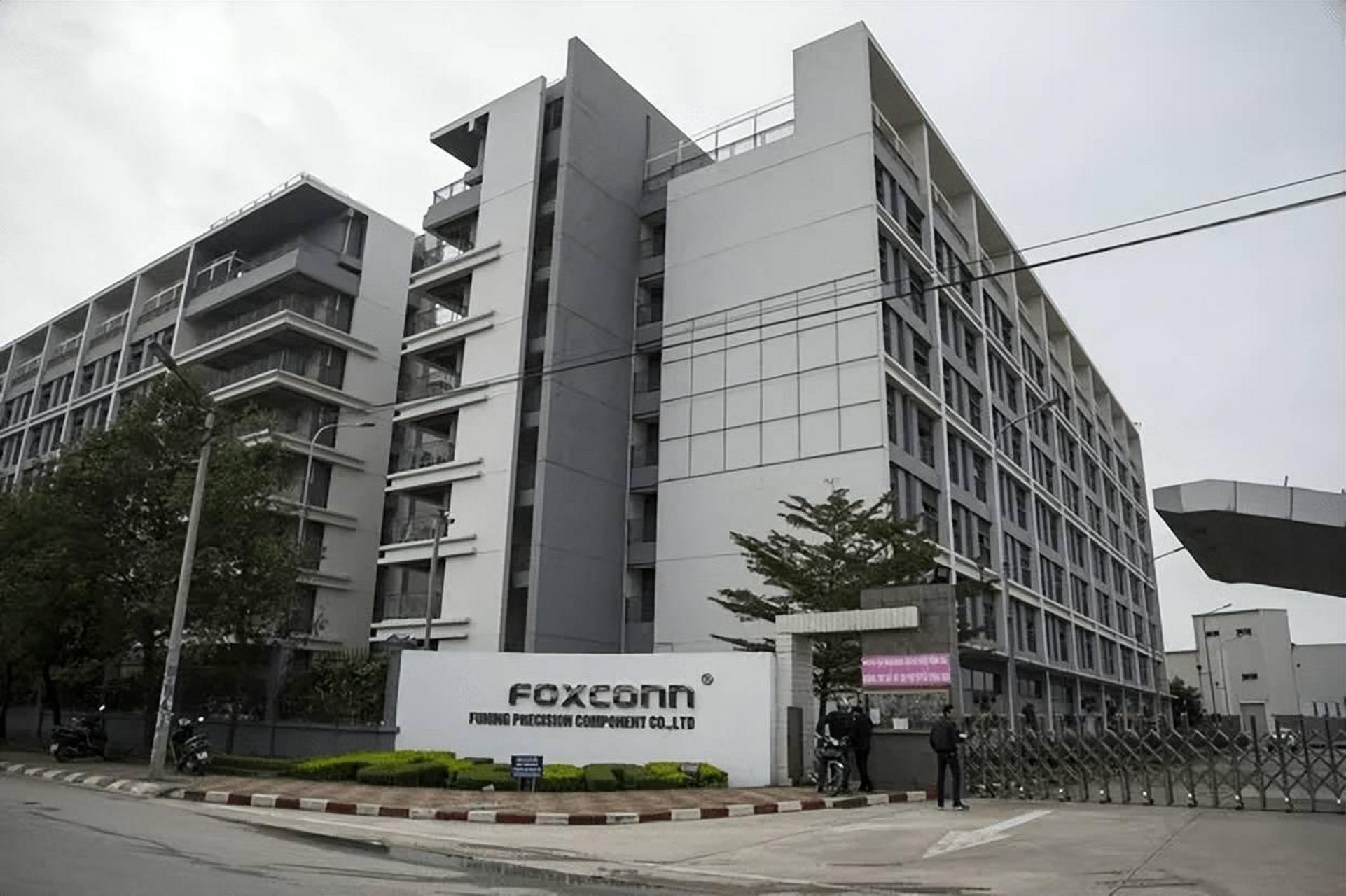 以越南富士康为例,底薪加伙食,交通补助以后,只有大概750万左右越南