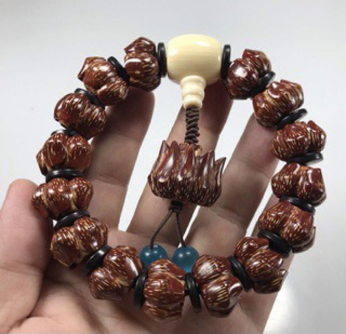 滴血莲花菩提 滴血莲花菩提,传承匠心工艺,镂空版是滴血莲花界的至高