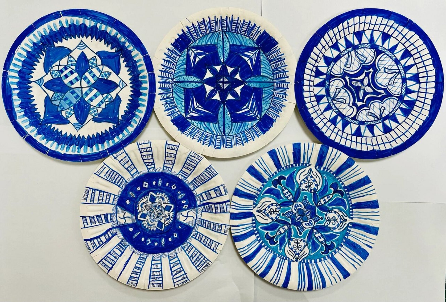 岭南版美术四年级上《漂亮的挂盘》 造型·设计课 教学反思: 认识了解