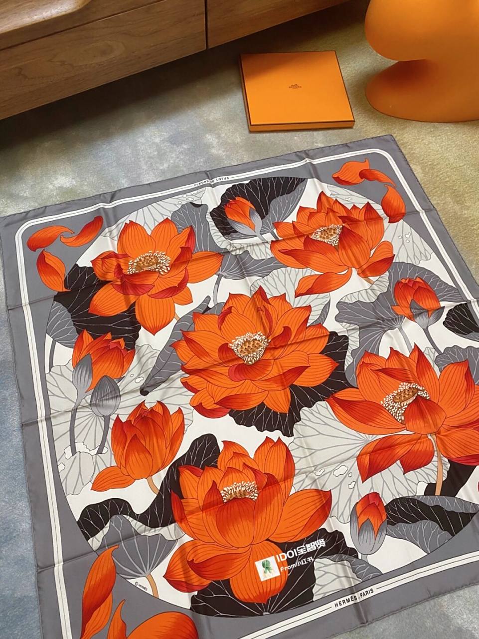 09设计师:christiane vauzelles 07发行年份:1976年 09丝巾配色