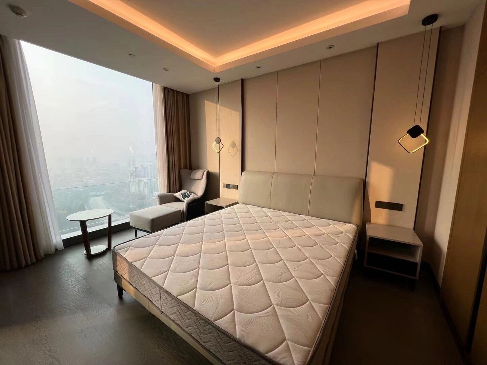 郑州天花板 丽汀公寓 郑州最贵的公寓 精装修 拎包入住 位于正弘城楼