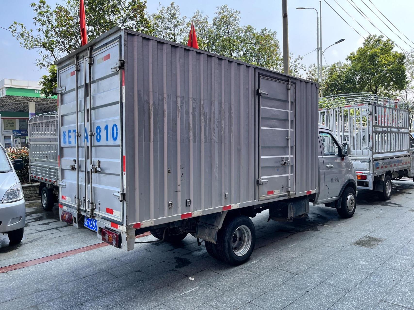 20年1月金杯t50单排后双轮厢式货车,长3米6宽1米72高1米8,汽油1.