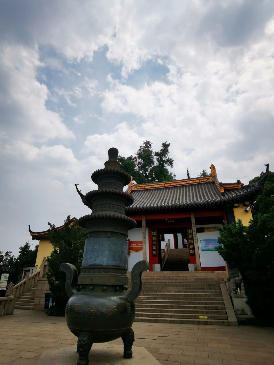 南通    第一次去南通,目标是去狼山广教寺参拜大势至菩萨,这里是大势