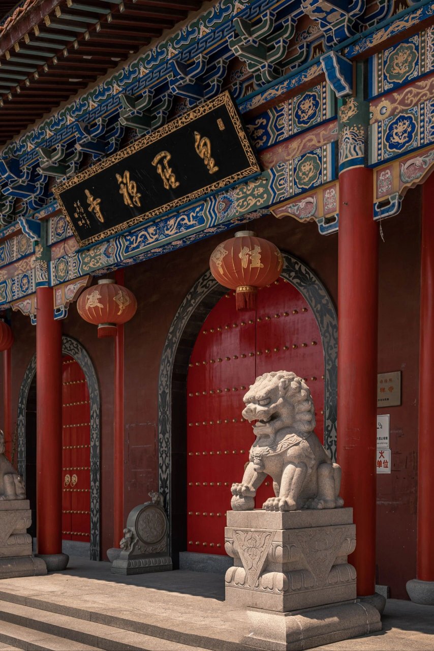 98地点:皇罗禅寺 92介绍:皇罗禅寺位于阳澄湖镇,美人腿旅游区内.