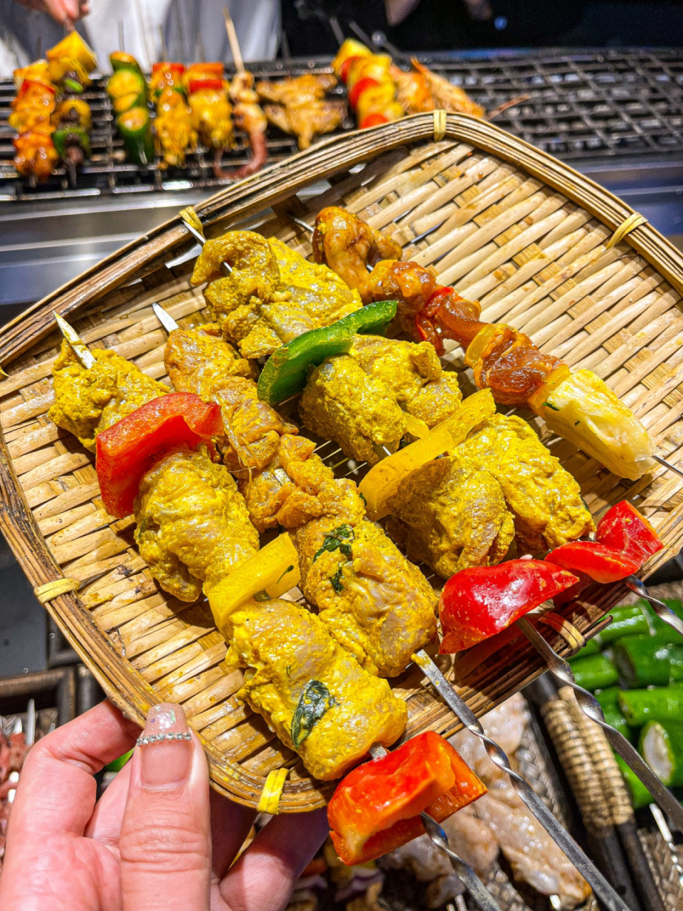 33号街区也有泰式烤串7575每串5r起 在33号这边也有泰式烧烤了,一