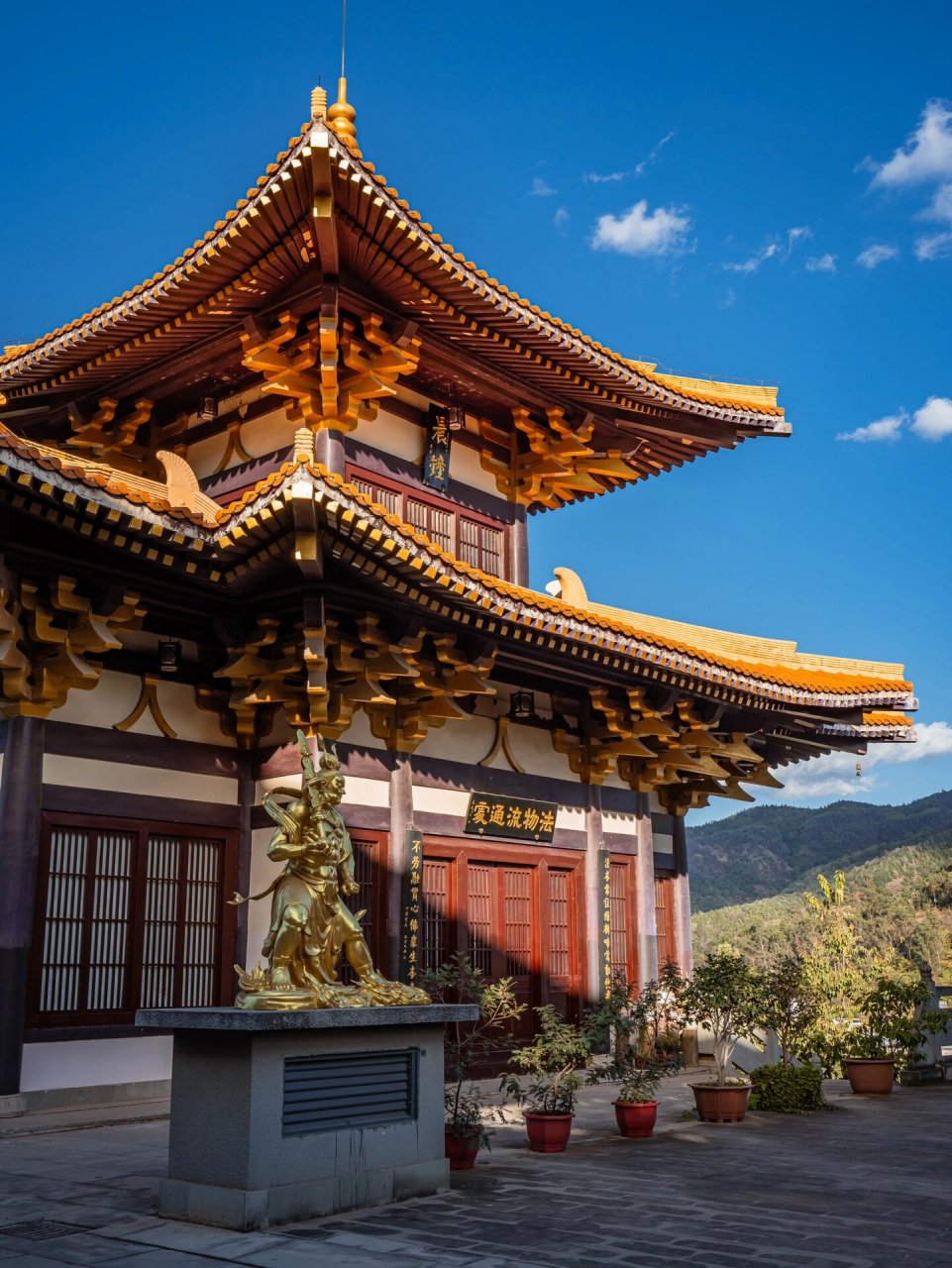 94昆明佛照寺,有点大唐的感觉93 94昆明城北依山而建的佛照寺