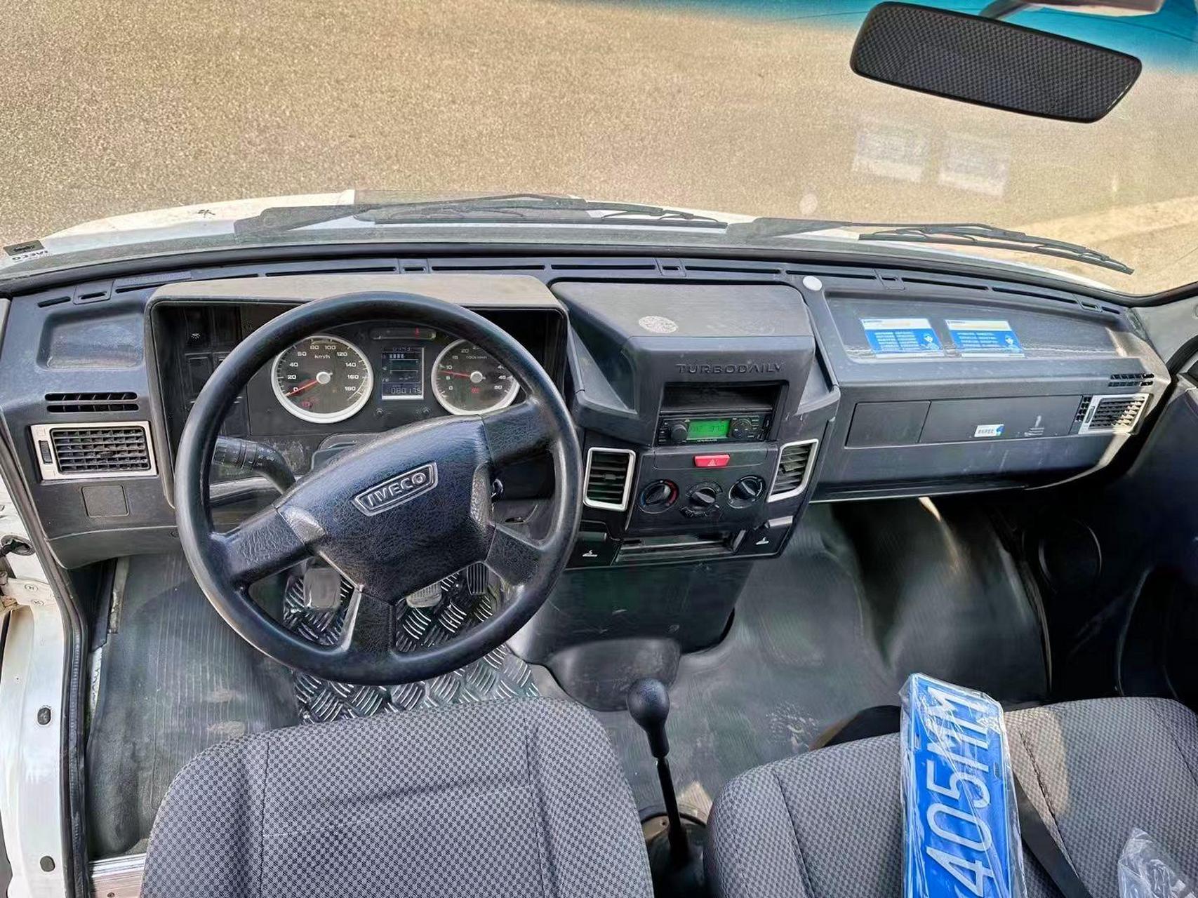 18年11月依维柯得意 5.99米后双轮 封闭式货车 2.