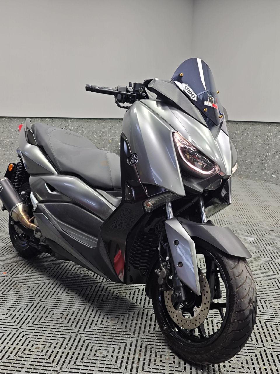 雅马哈xmax300红改银帅不帅.改装 贴膜车衣 改色需要主页滴滴