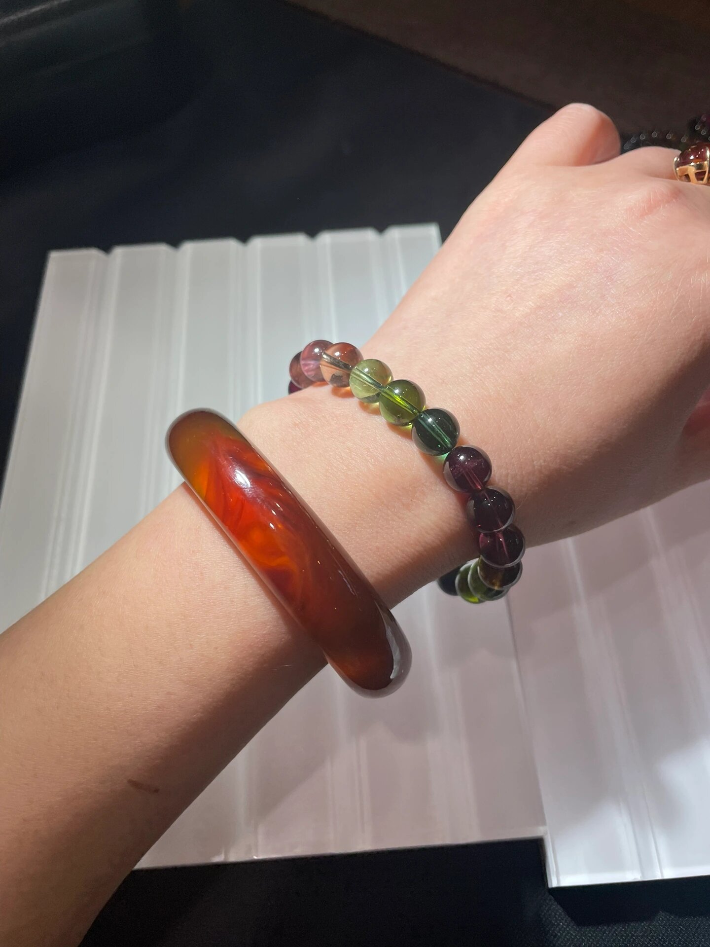 关于我珍藏的那几套琥珀手镯 戴上真的炒鸡美哦!