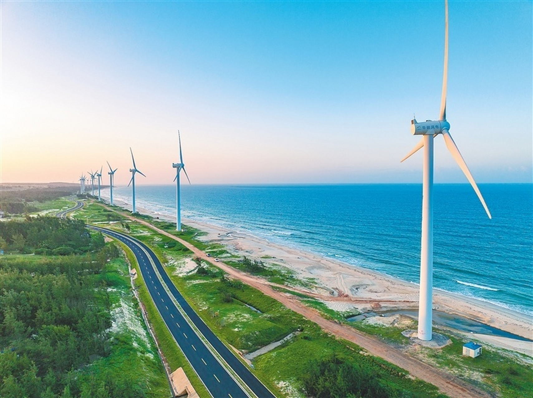 海南环岛旅游公路文昌段6月底通车 据报道,海南环岛旅游公路文昌段的