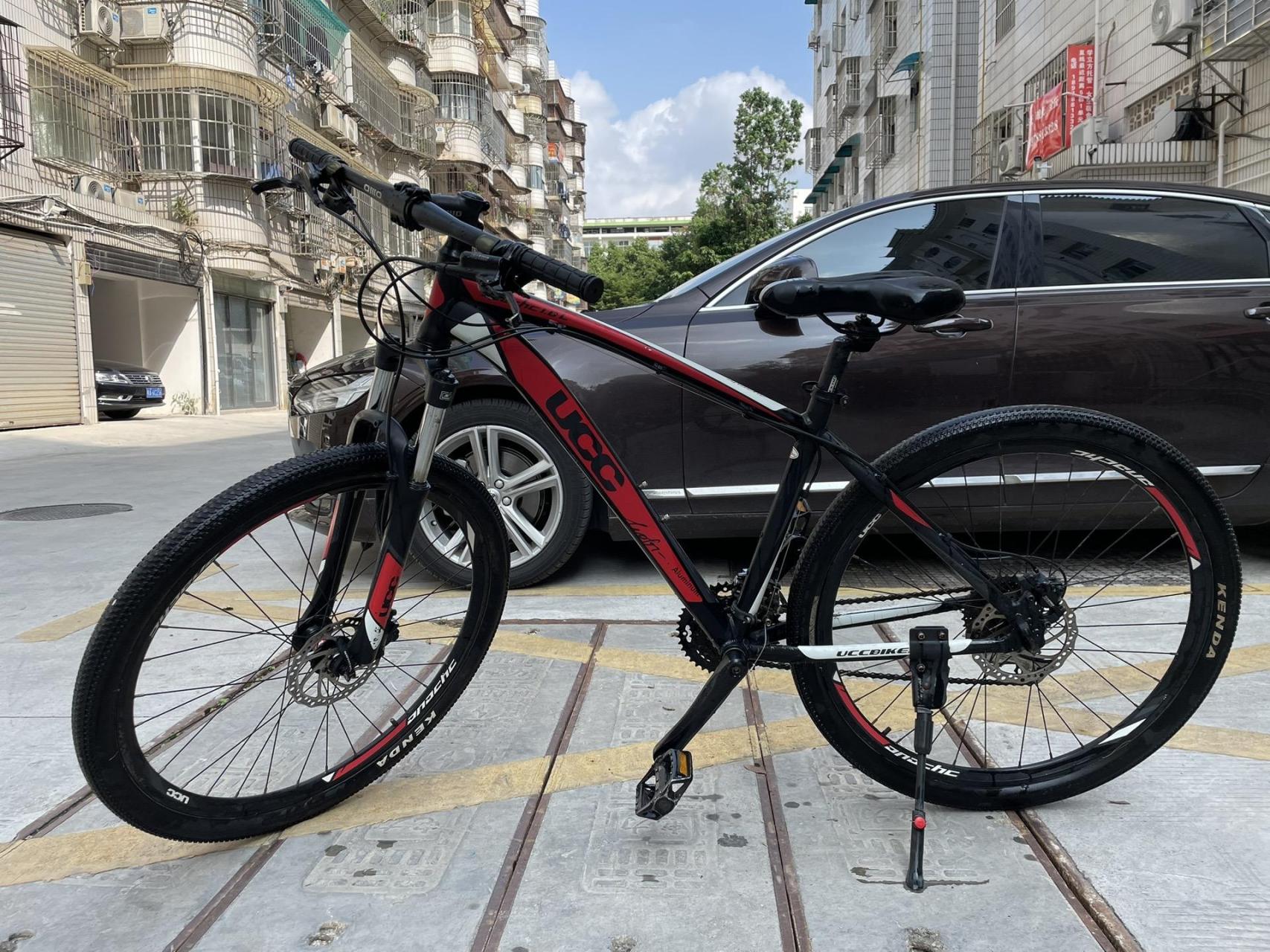 ucc阿帕奇1.0l签名款山地自行车,成色如图实拍图,蛮新的,轮胎27.