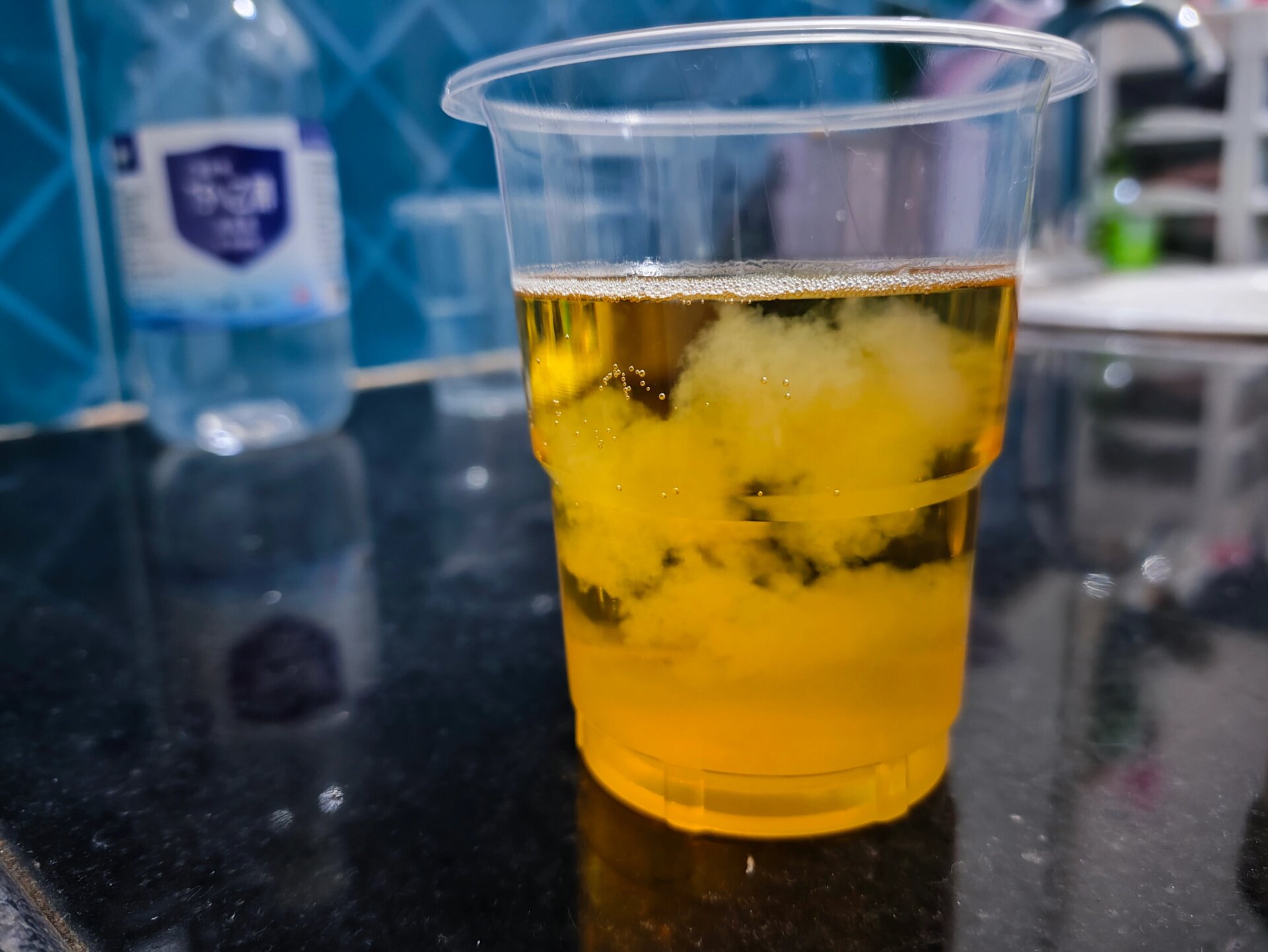 酒精测男女 图一是先晨尿 酒精,图二是酒精 晨尿,这是男孩还是女孩,有