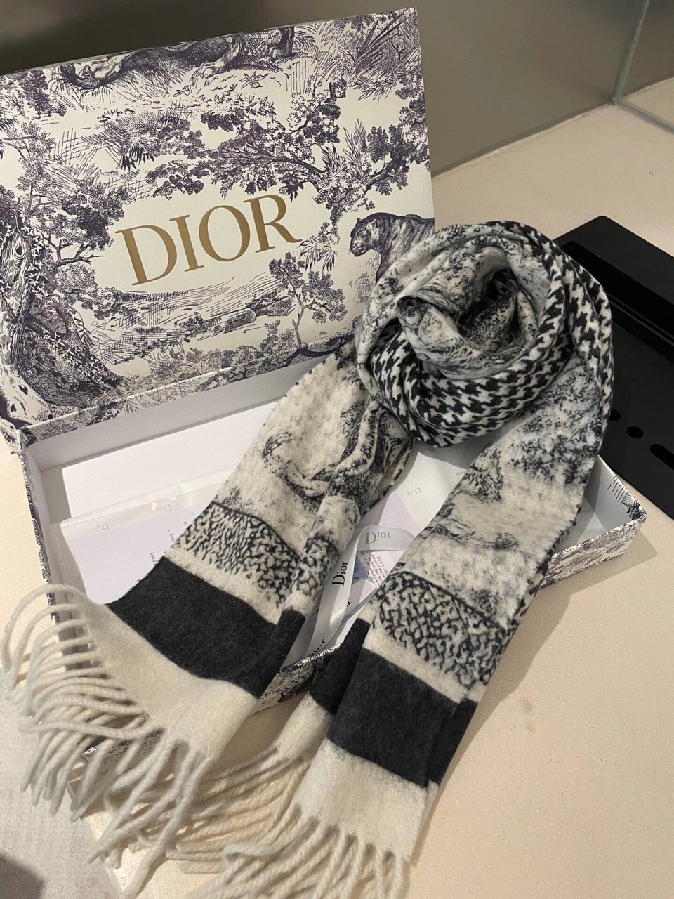 dior 迪奥动物元素流苏长巾山羊绒 dior 迪奥动物元素流苏长巾山羊绒