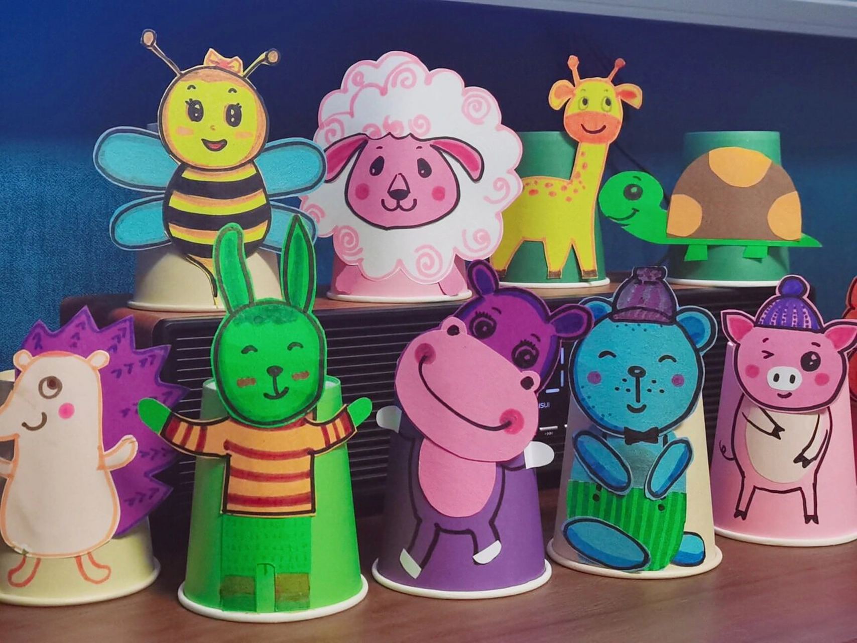 废物利用(纸杯动物人偶) 幼儿园手工作业又来啦,用一次性纸杯和彩色