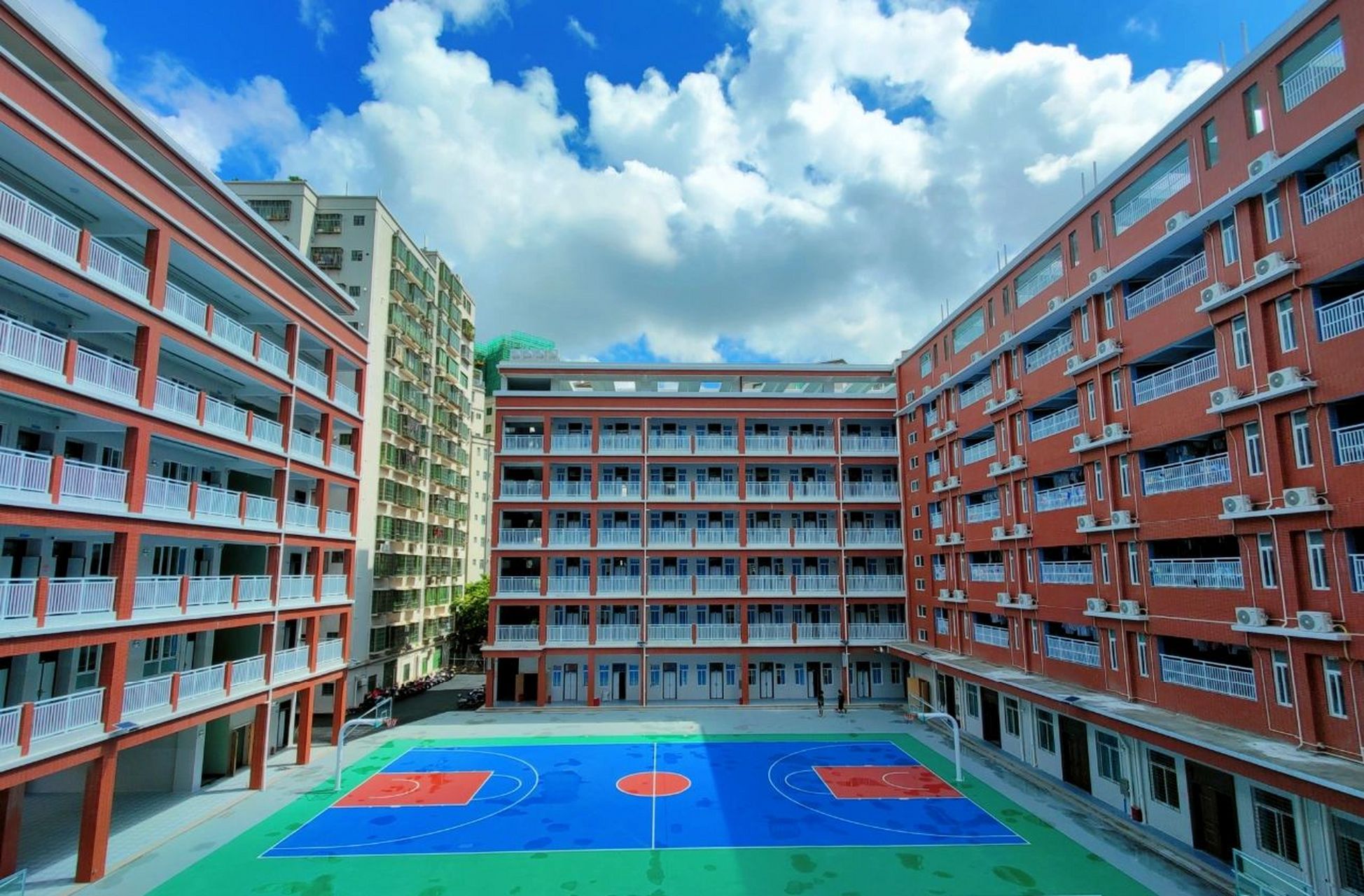 【美丽校园】湛江四中银帆小学 湛江新四中银帆校区,旁边是银帆公园.