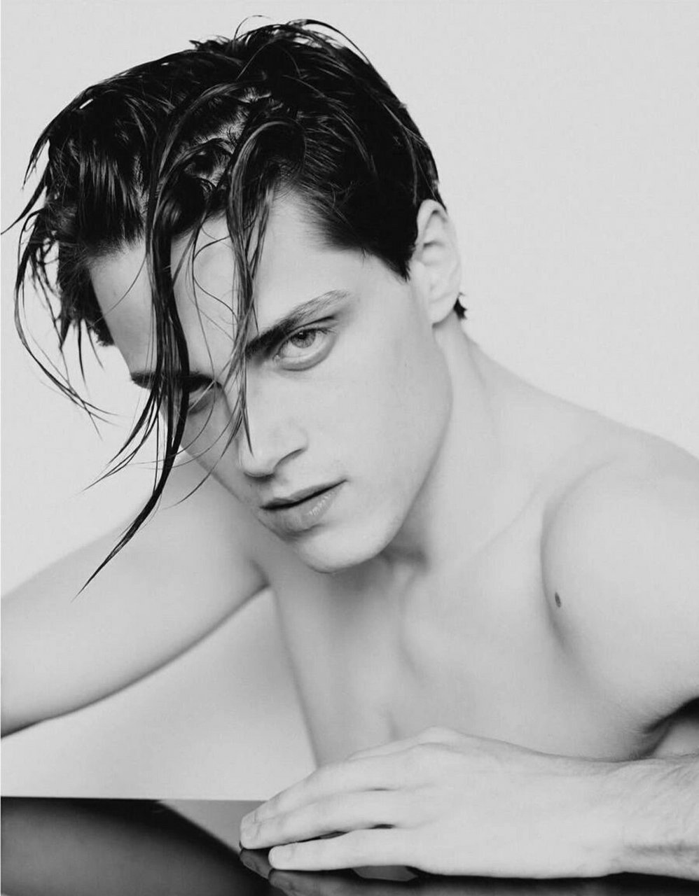 黑白照的欧美帅哥 黑白照片的帅哥很有一股说不上来的韵味