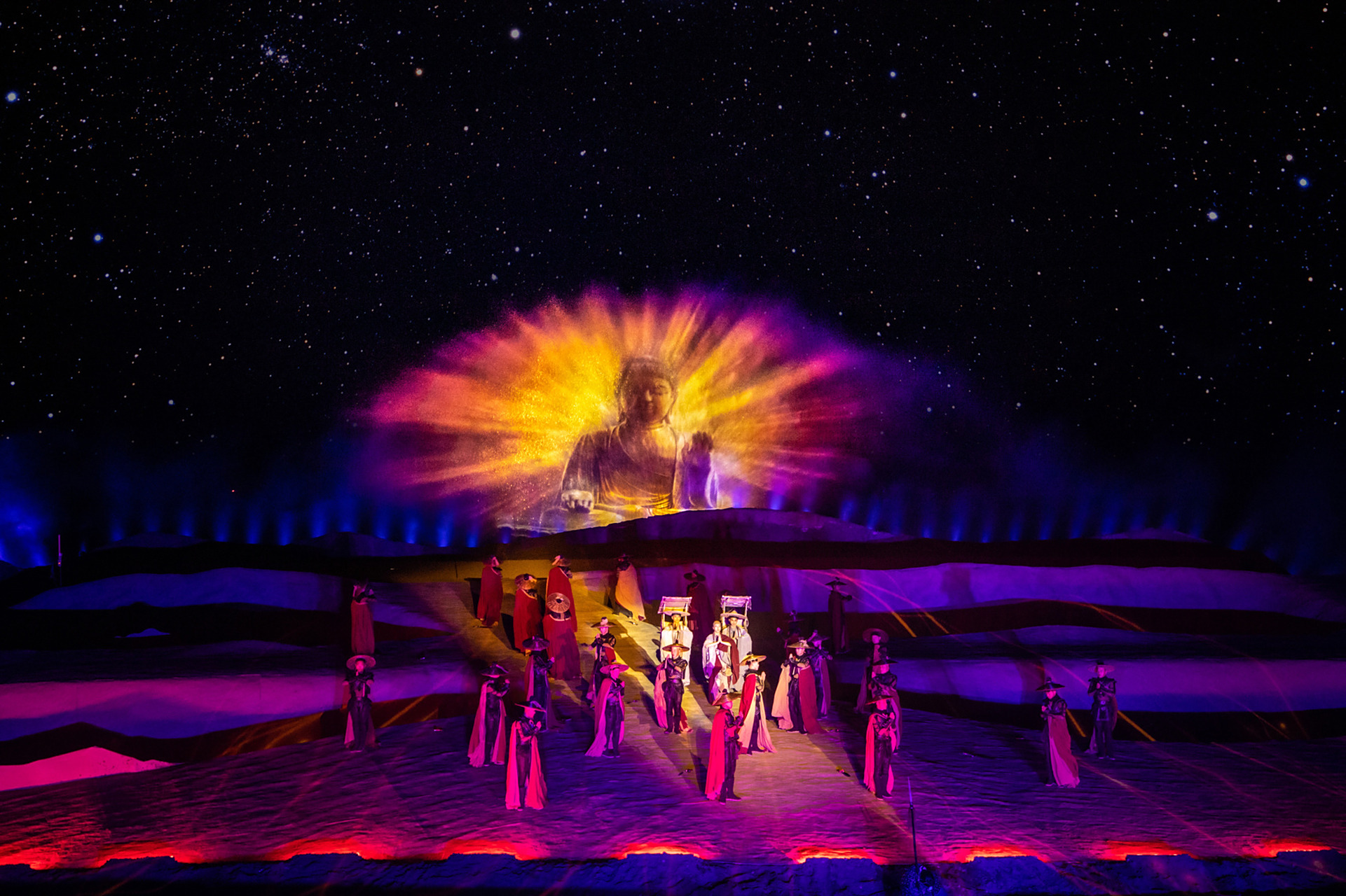 敦煌三大演出:敦煌盛典·丝路花雨·又见敦煌 敦煌,不止有茫茫的戈壁