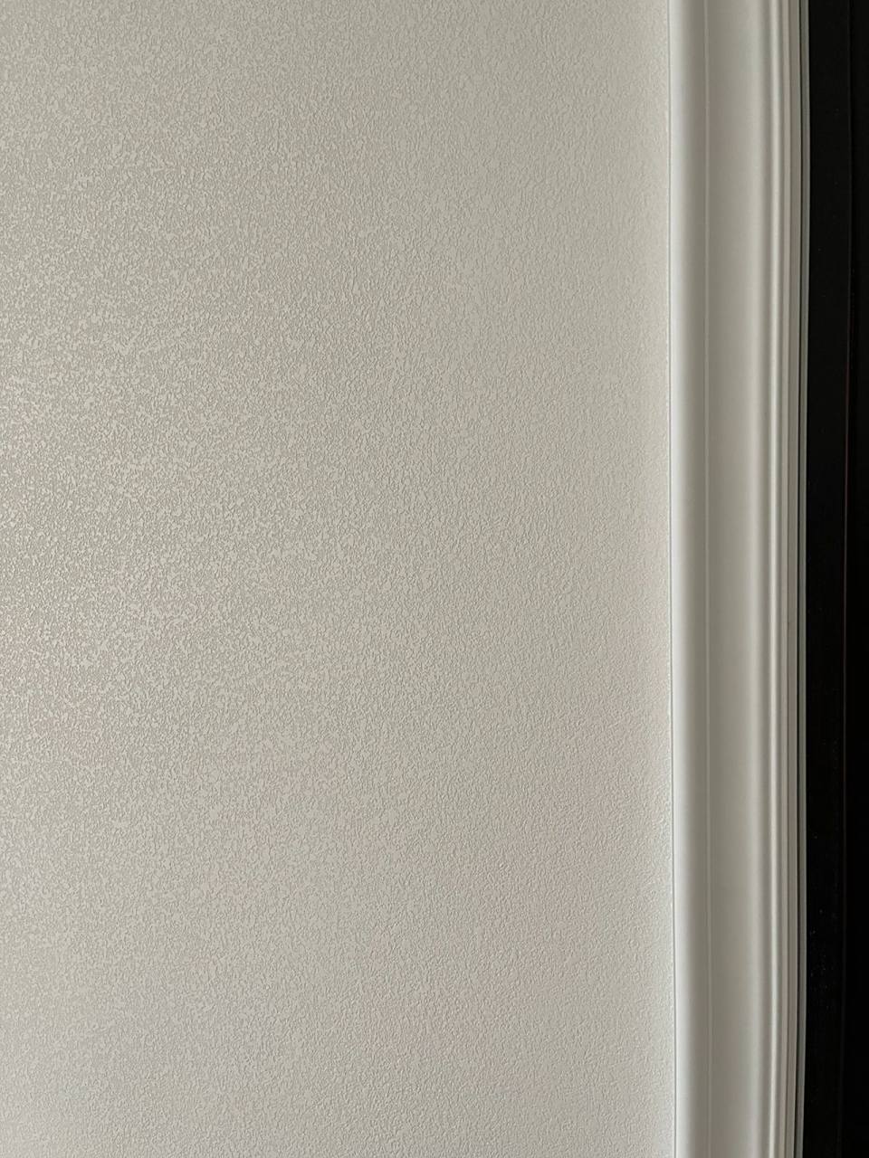 墙面是全屋贝壳粉弹涂,奶油白,很有感! 质感超强,跟我的白色门也很搭!