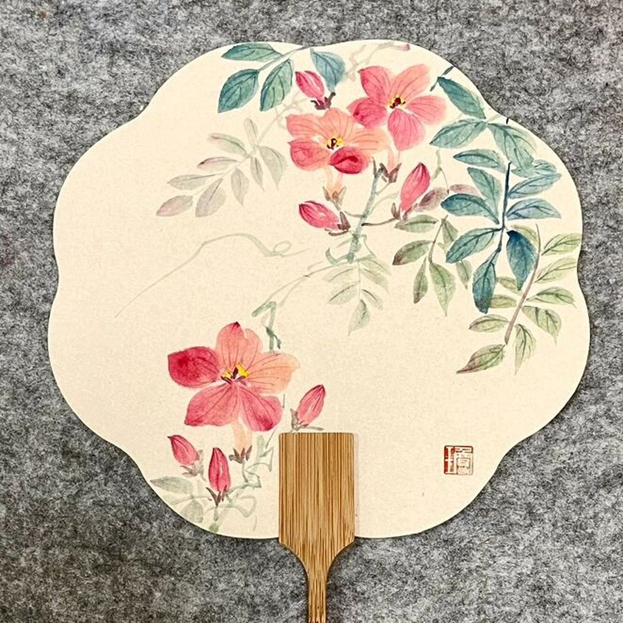 国画打卡(40) 凌霄花 凌霄正开时,画把小写意凌霄花的小扇子