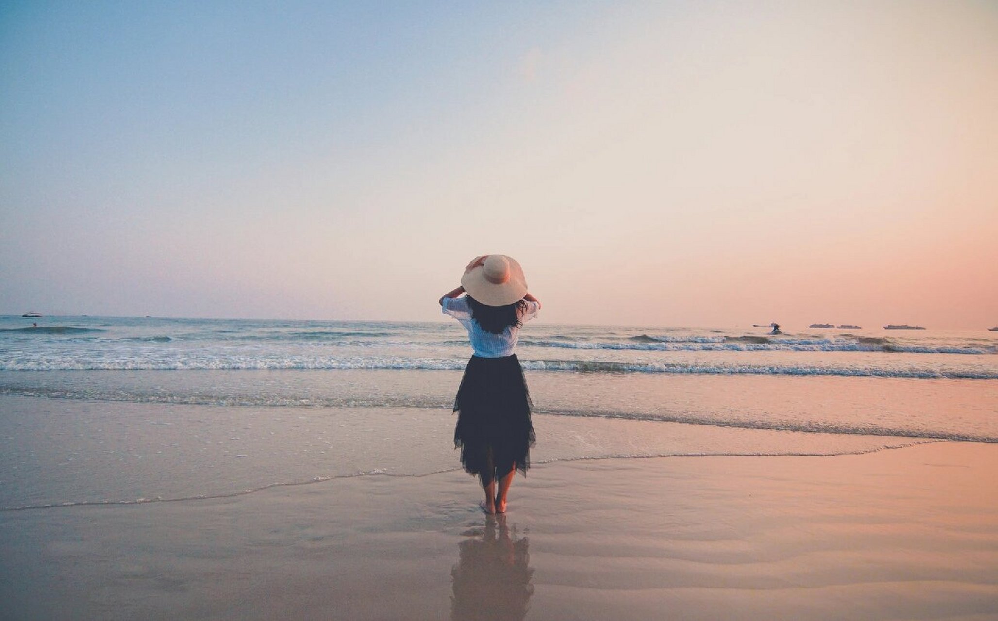 三种情况下,女人是在利用你,别误会 对于很多女人而言,爱是自己最好的
