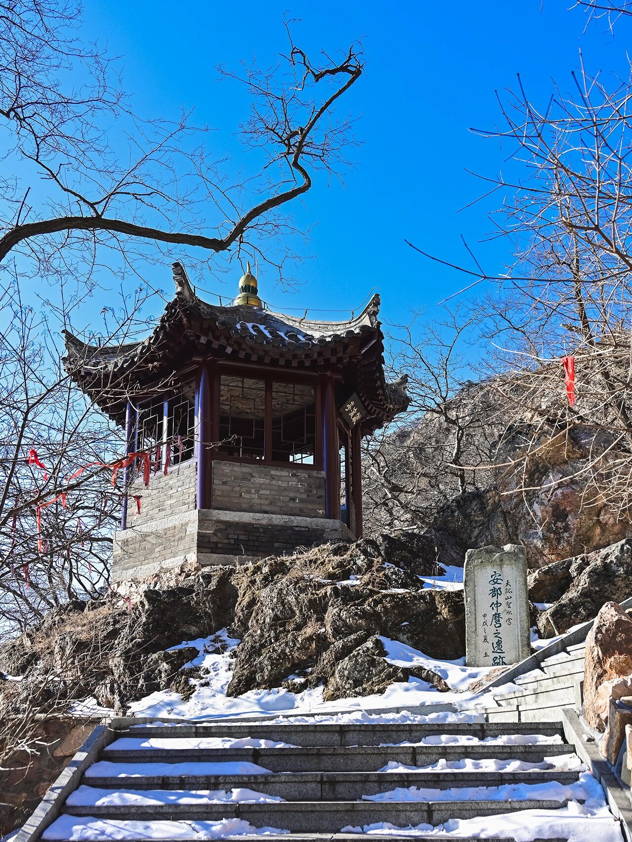 丹东千年古刹—大孤山 大孤山,位于辽宁省丹东市东港市孤山镇,该景点