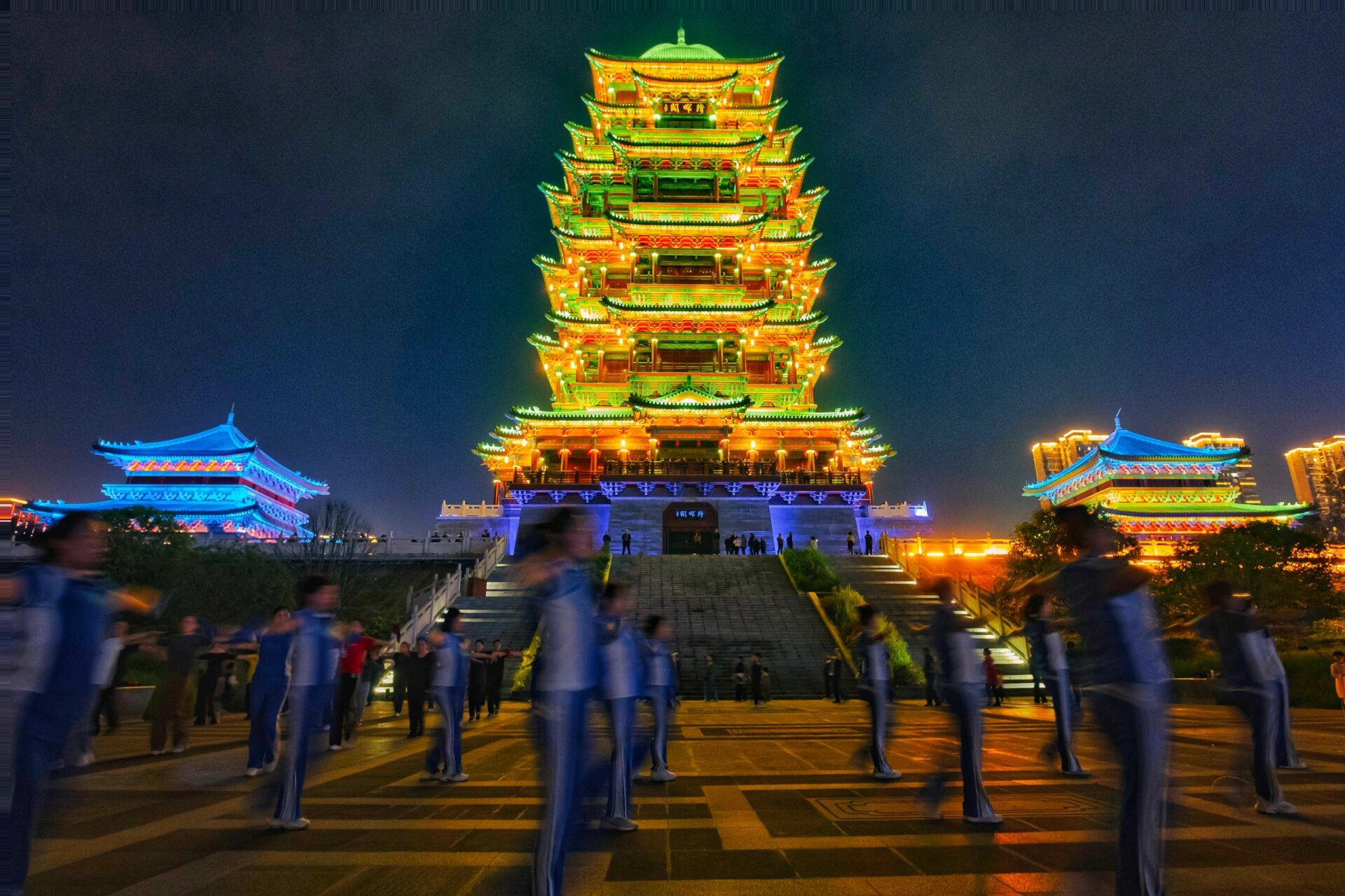 南充清晖阁夜景(二) 趁着"温暖"的秋天,再次打卡南充清晖阁,夜晚的