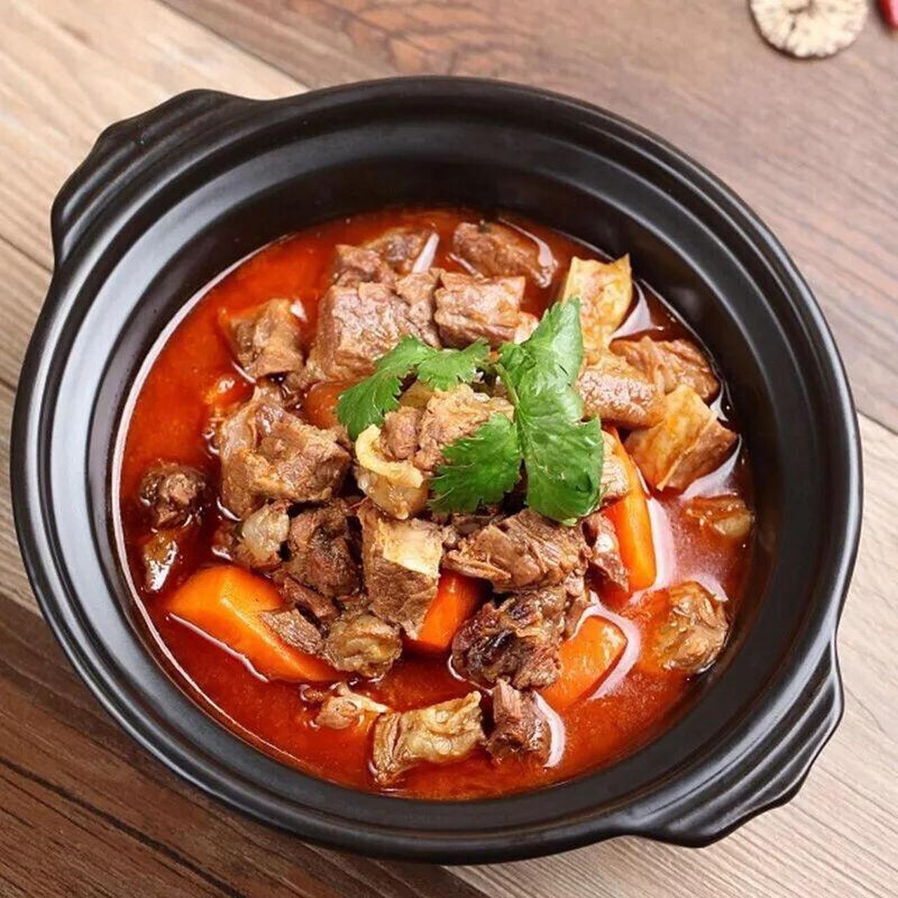 寒冷的冬天就吃筋头巴脑 筋头巴脑是由牛肉,牛筋,牛板筋等多种牛身上