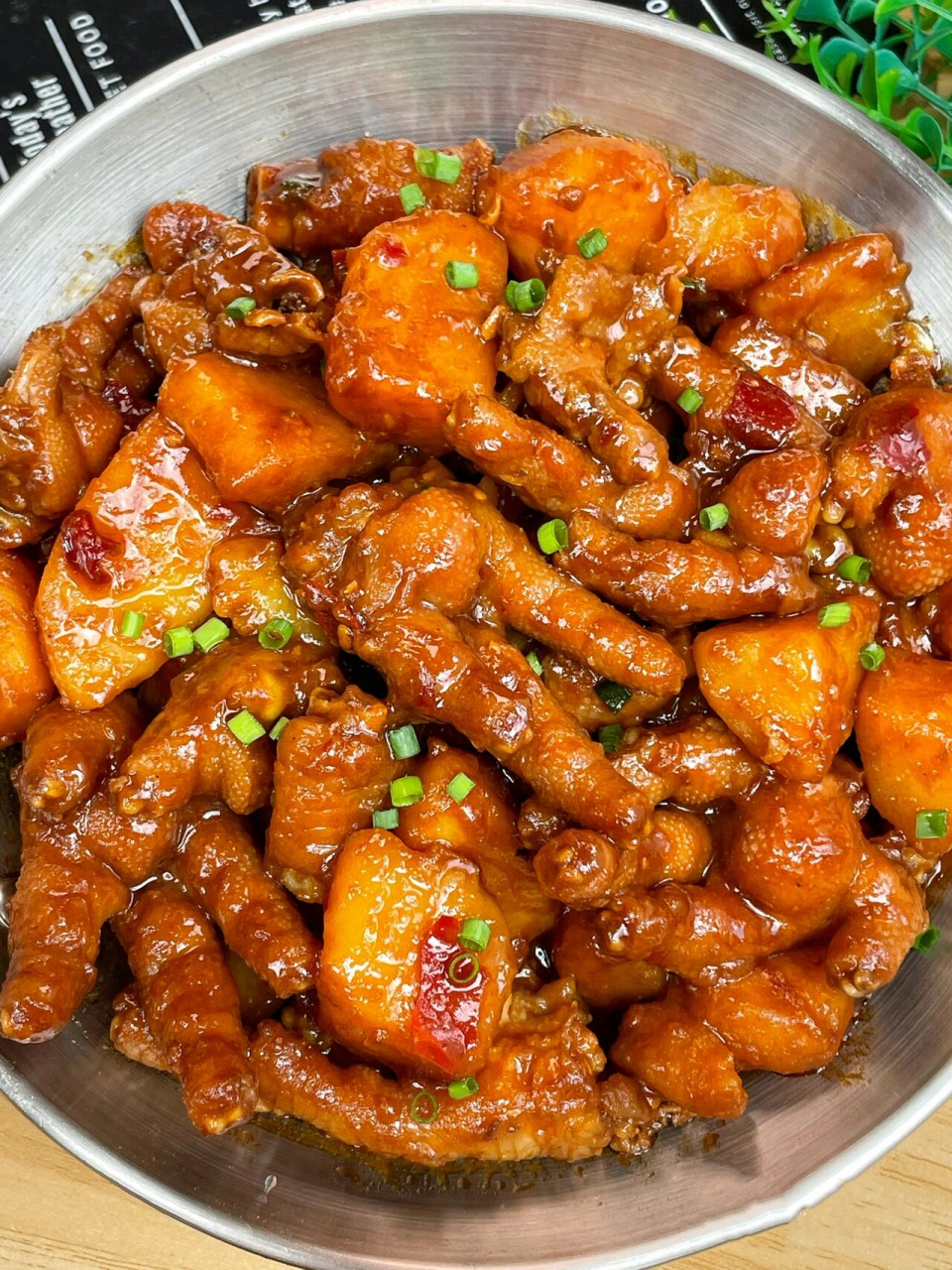 一次成功!软糯入味土豆炖鸡爪!巨下饭好吃 哈喽,宝子们好呀! 今天做了