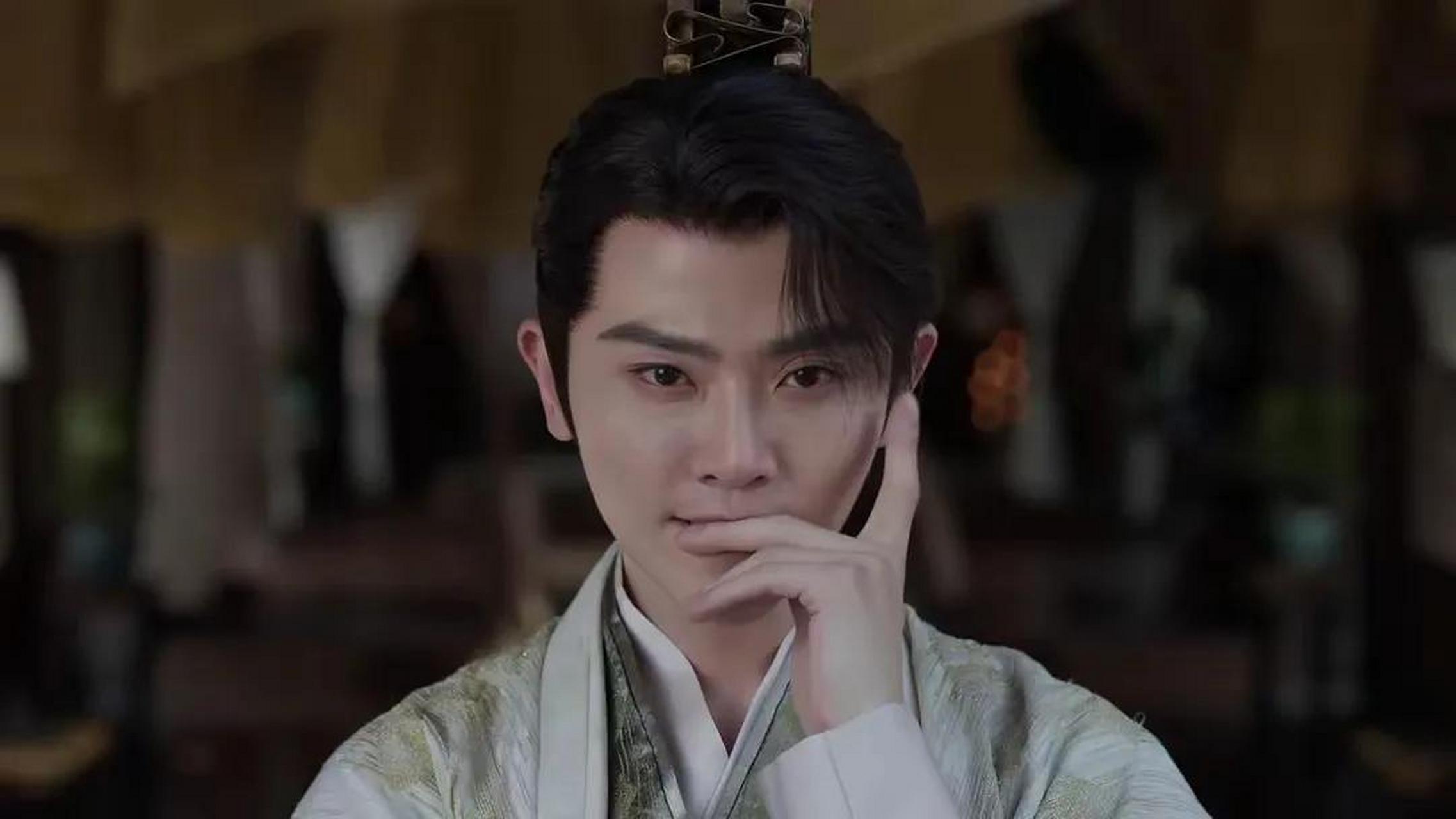 这优雅的小碎步走的妙啊!  网友:皇子淑女步,步步有态度!