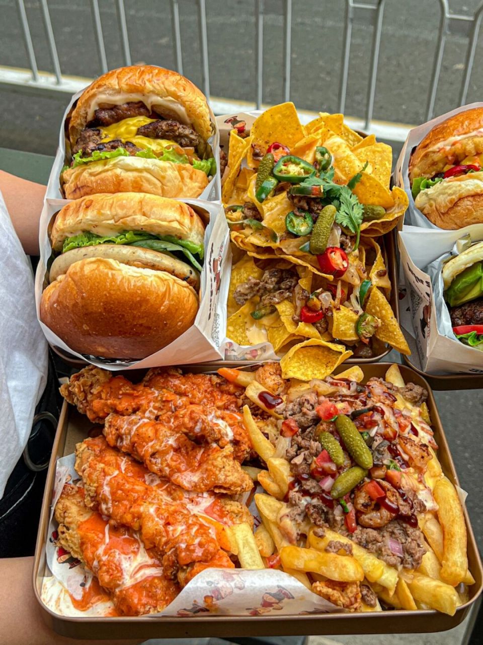 全南京最好吃的汉堡!不接受任何反驳! · burger shop!