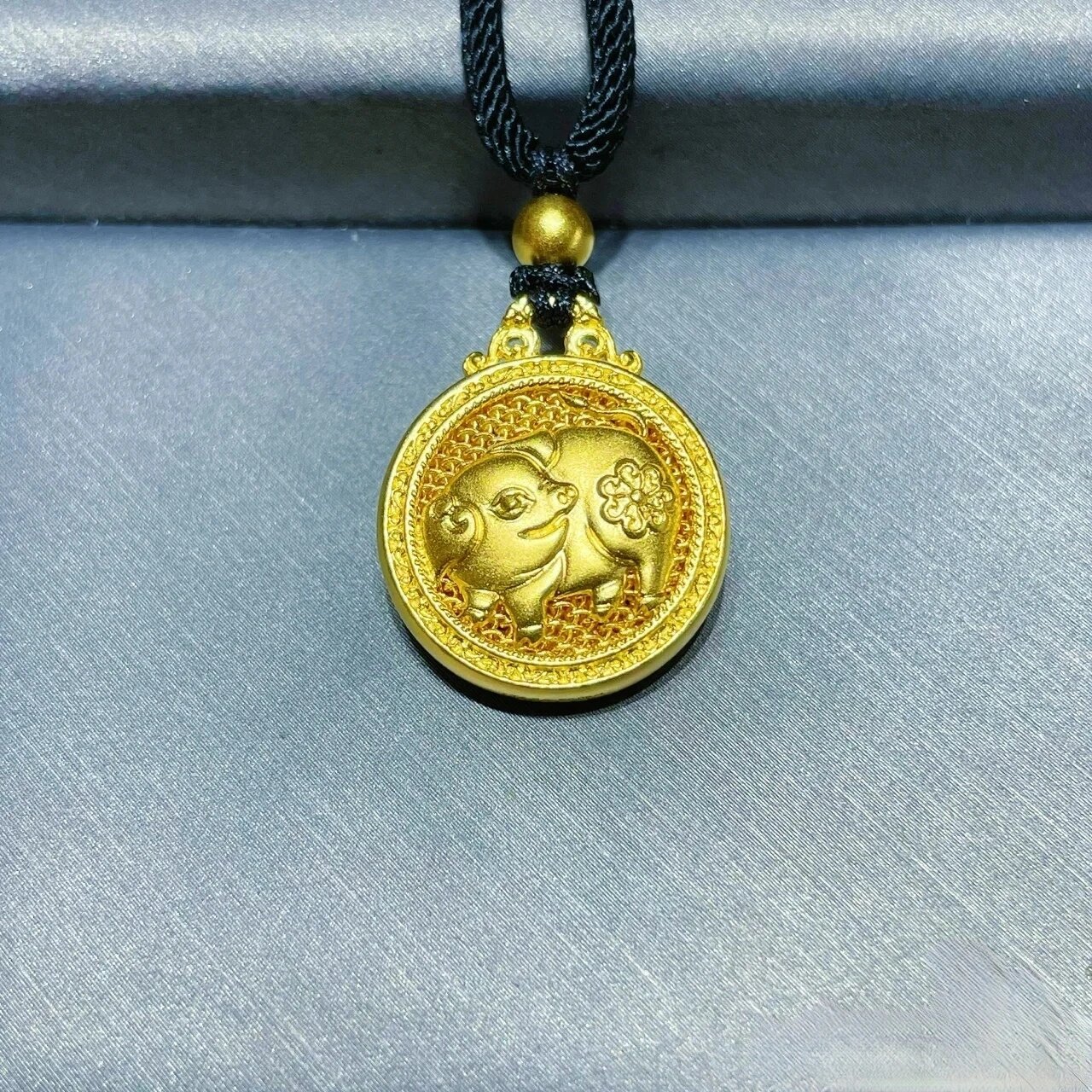 故宫吉祥金十二生肖以故宫藏品清乾隆款长宜子十二生肖牌为原型设计