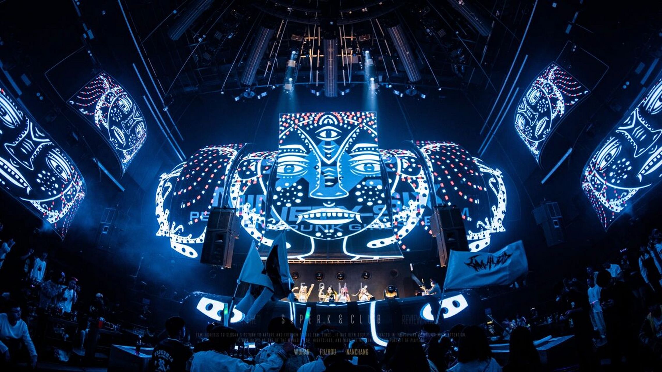 打卡南昌市顶级酒吧 打下南昌esmi酒吧 昨天带几个朋友打卡了南昌最热