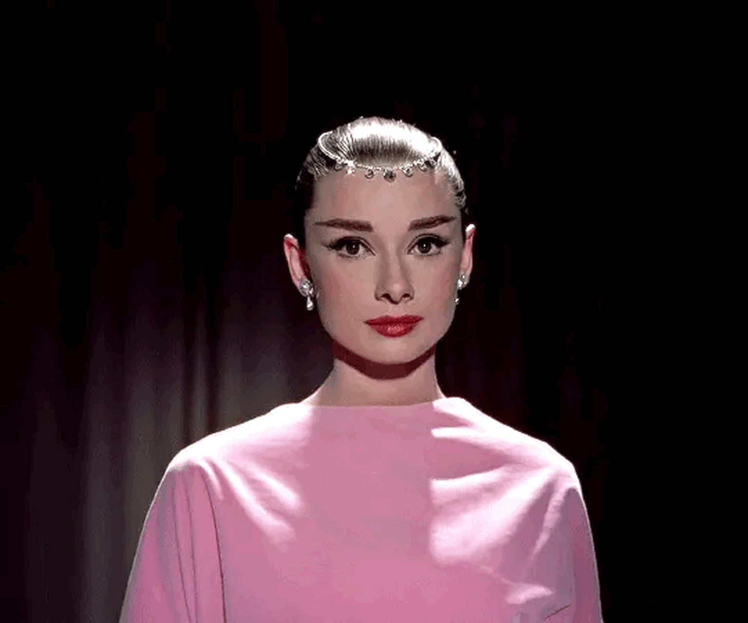 奥黛丽·赫本在电影《甜姐儿》的形象,太高贵了