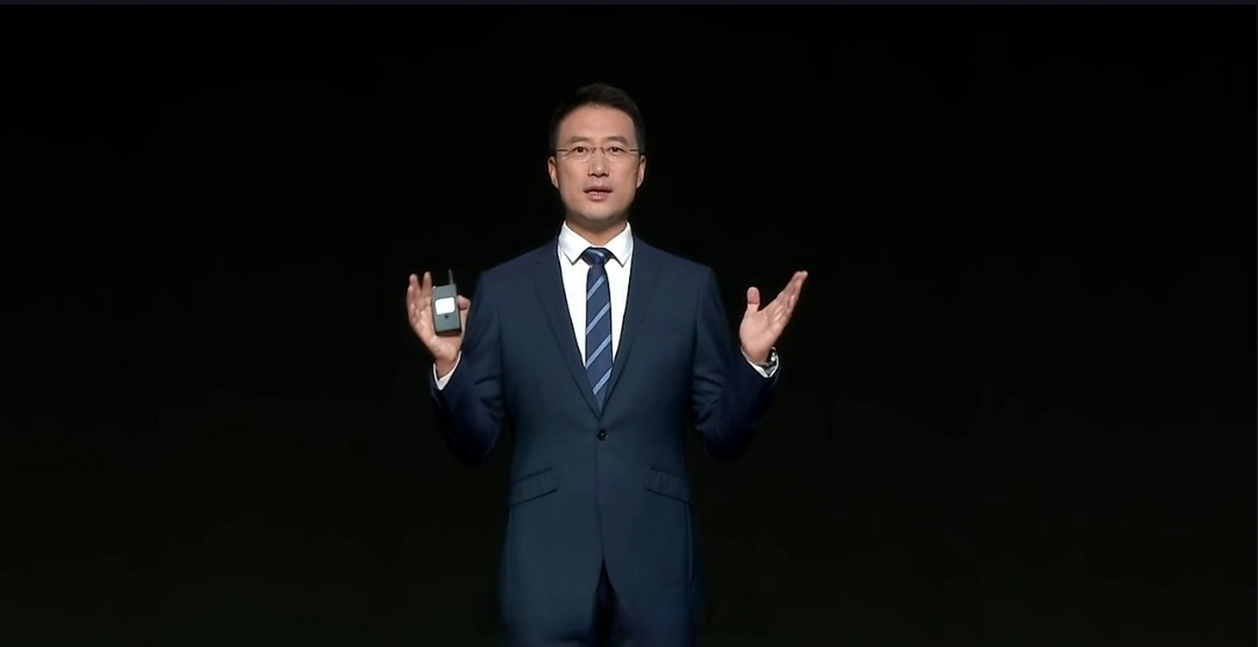 何刚的发布会演讲的稿子我感觉可以直接当评测用[捂脸]