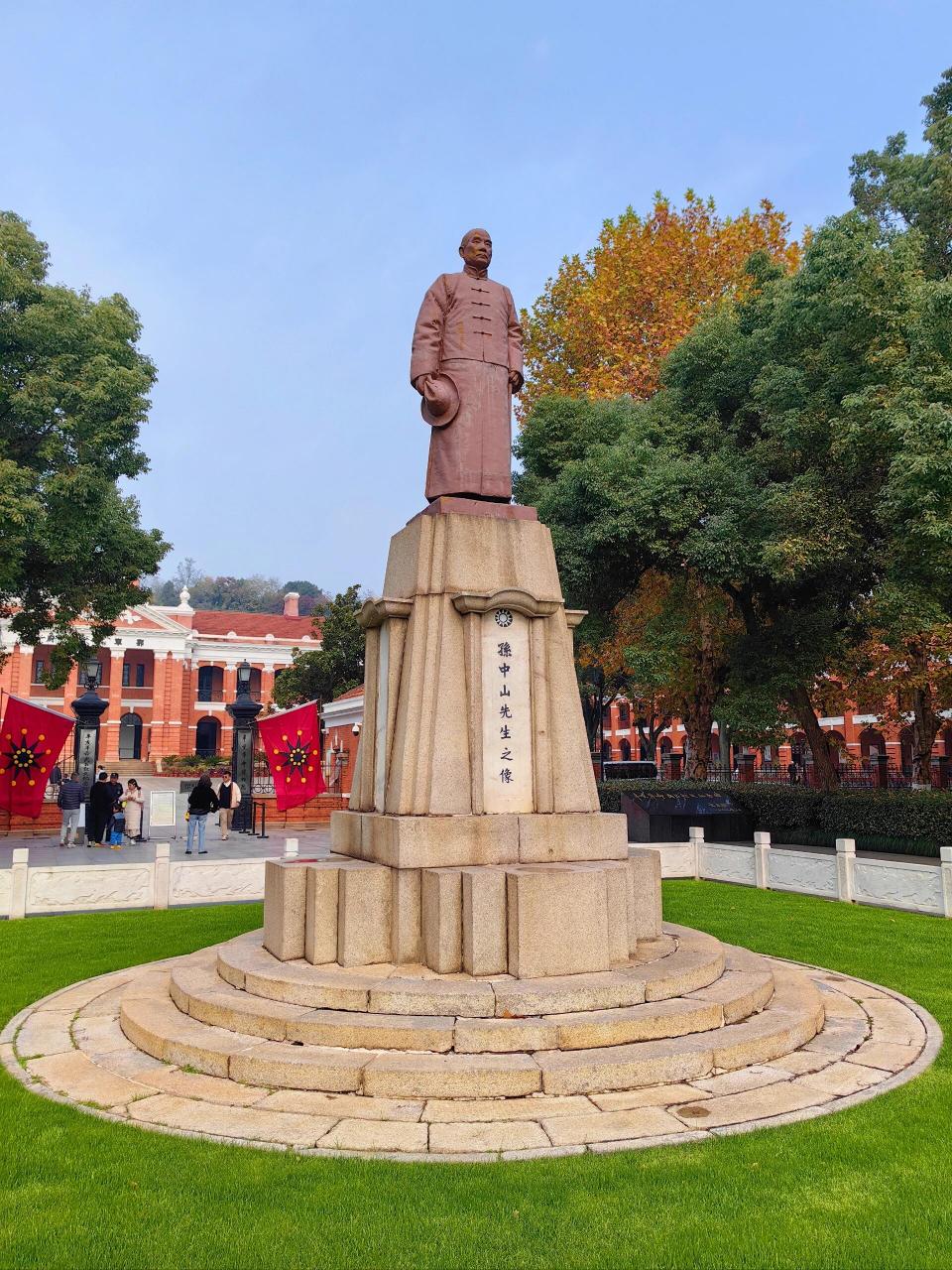 武昌红楼,辛亥革命博物馆北区 首义广场的北边是辛亥革命博物馆的另一