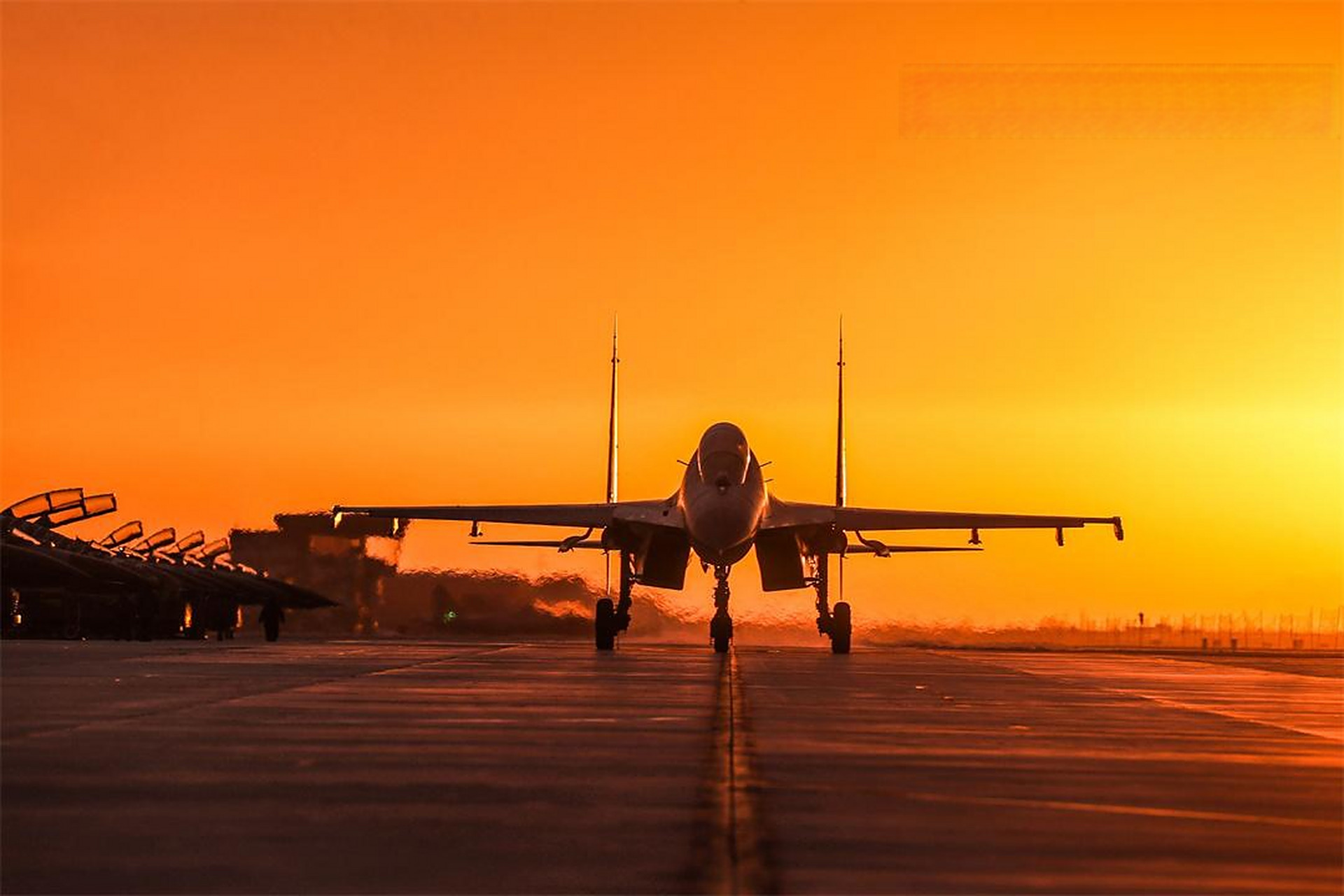 早安, 原图介绍说军西安飞行学院的飞行训练