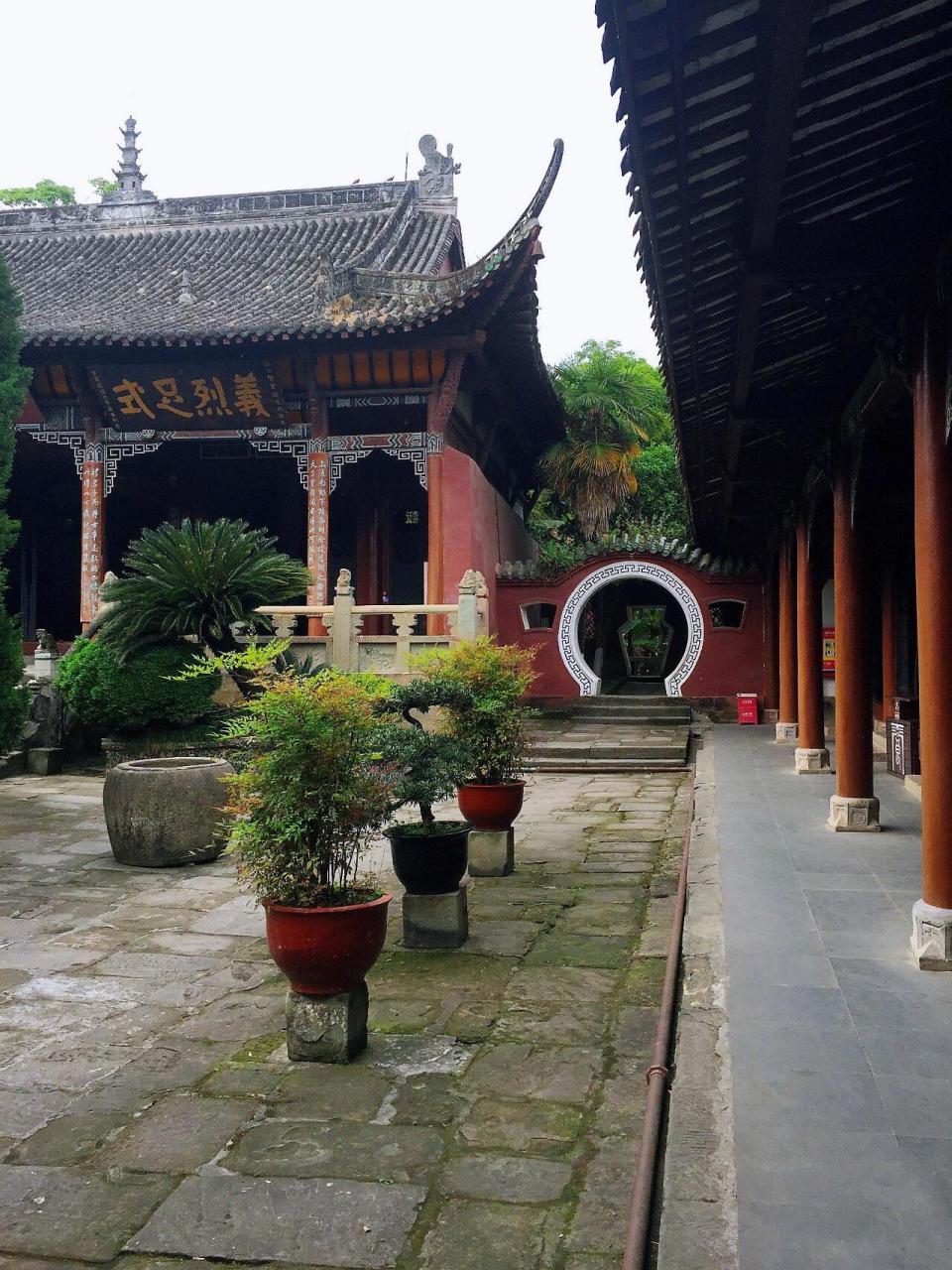 张飞庙 位于四川省南充市阆中市古城,始建于三国时期,历代均有修建